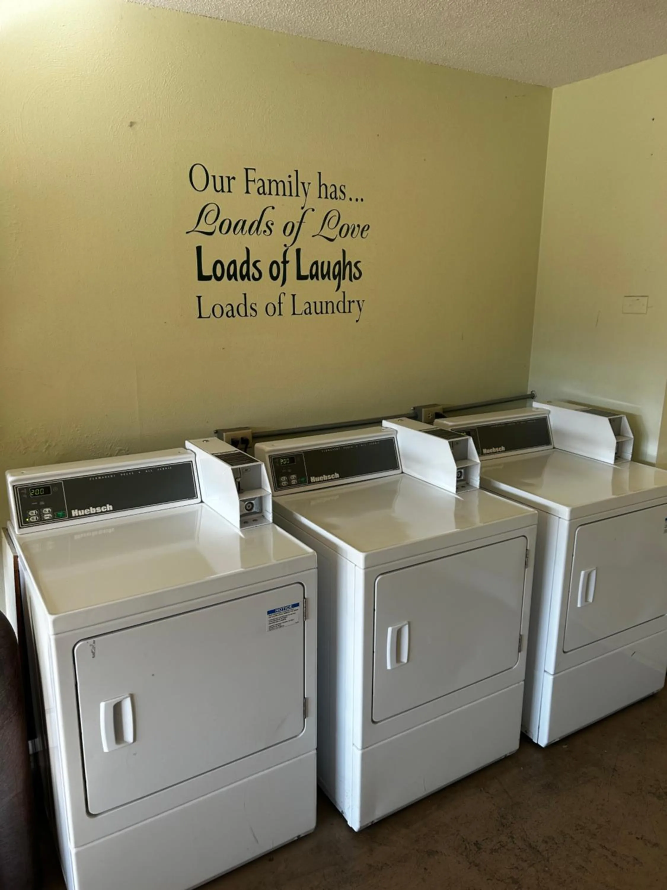 laundry, Bed in Brookside Lodge