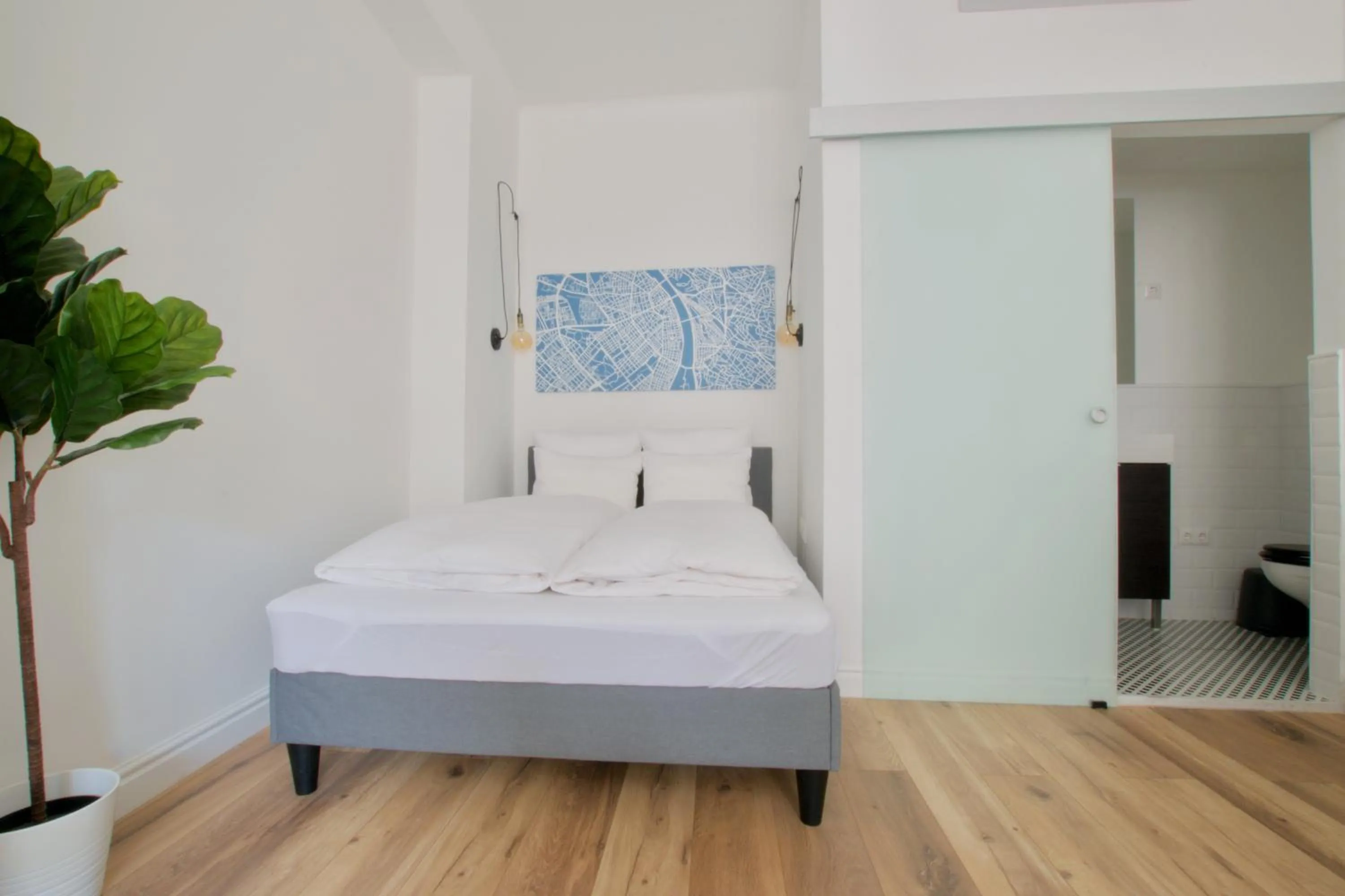 Bedroom, Bed in Standard Apartment by Hi5 - Régiposta