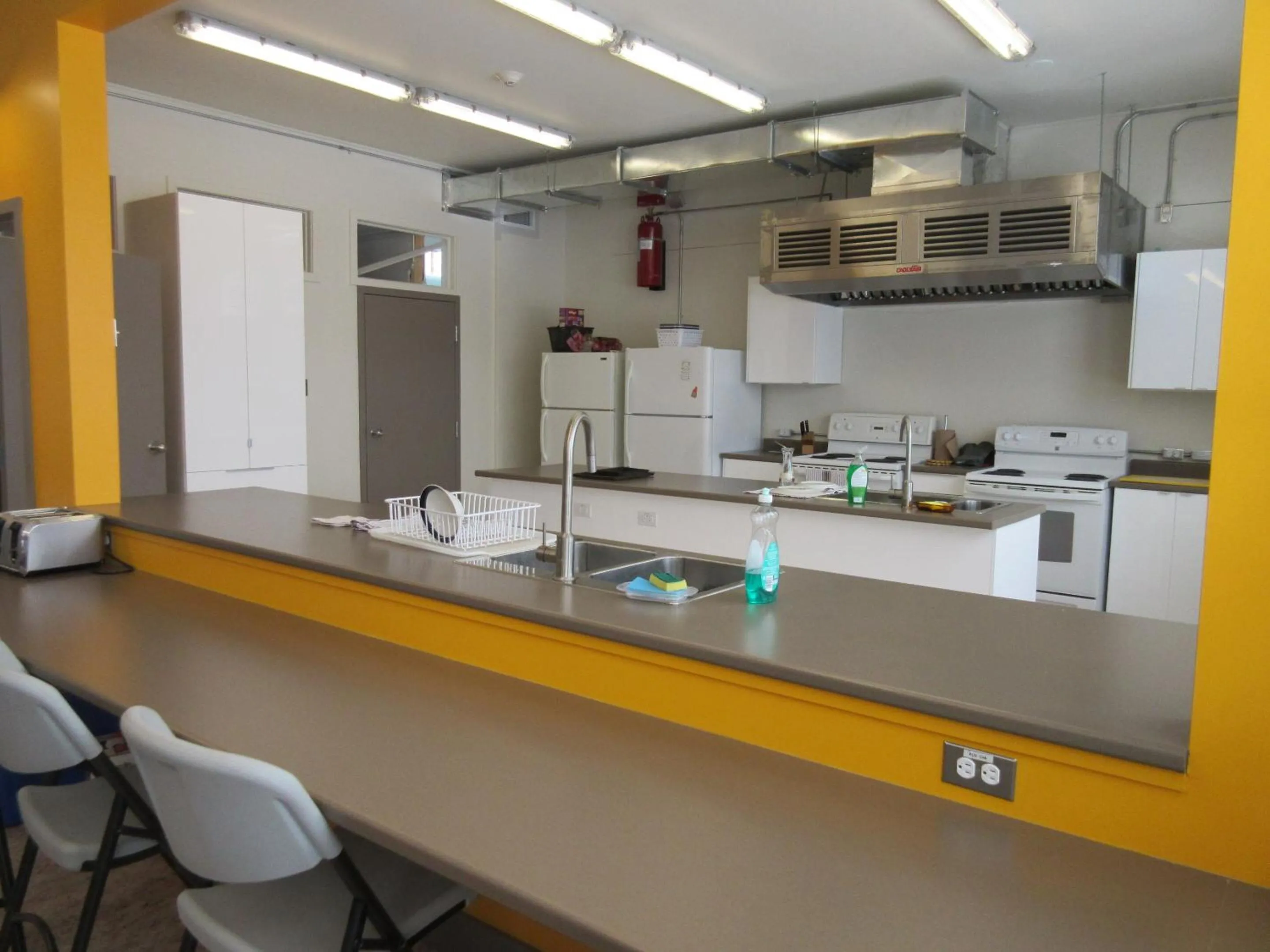 Kitchen or kitchenette in Auberge La Petite École de Forillon