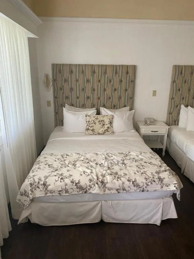 Photo of the whole room, Bed in Hotel Finca Lerida Coffee Plantation and Boutique Hotel