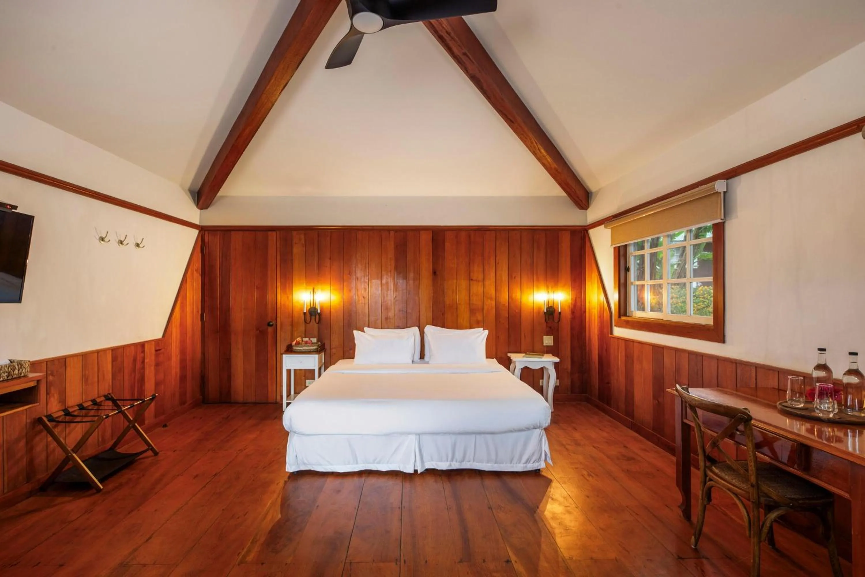 Photo of the whole room, Bed in Hotel Finca Lerida Coffee Plantation and Boutique Hotel