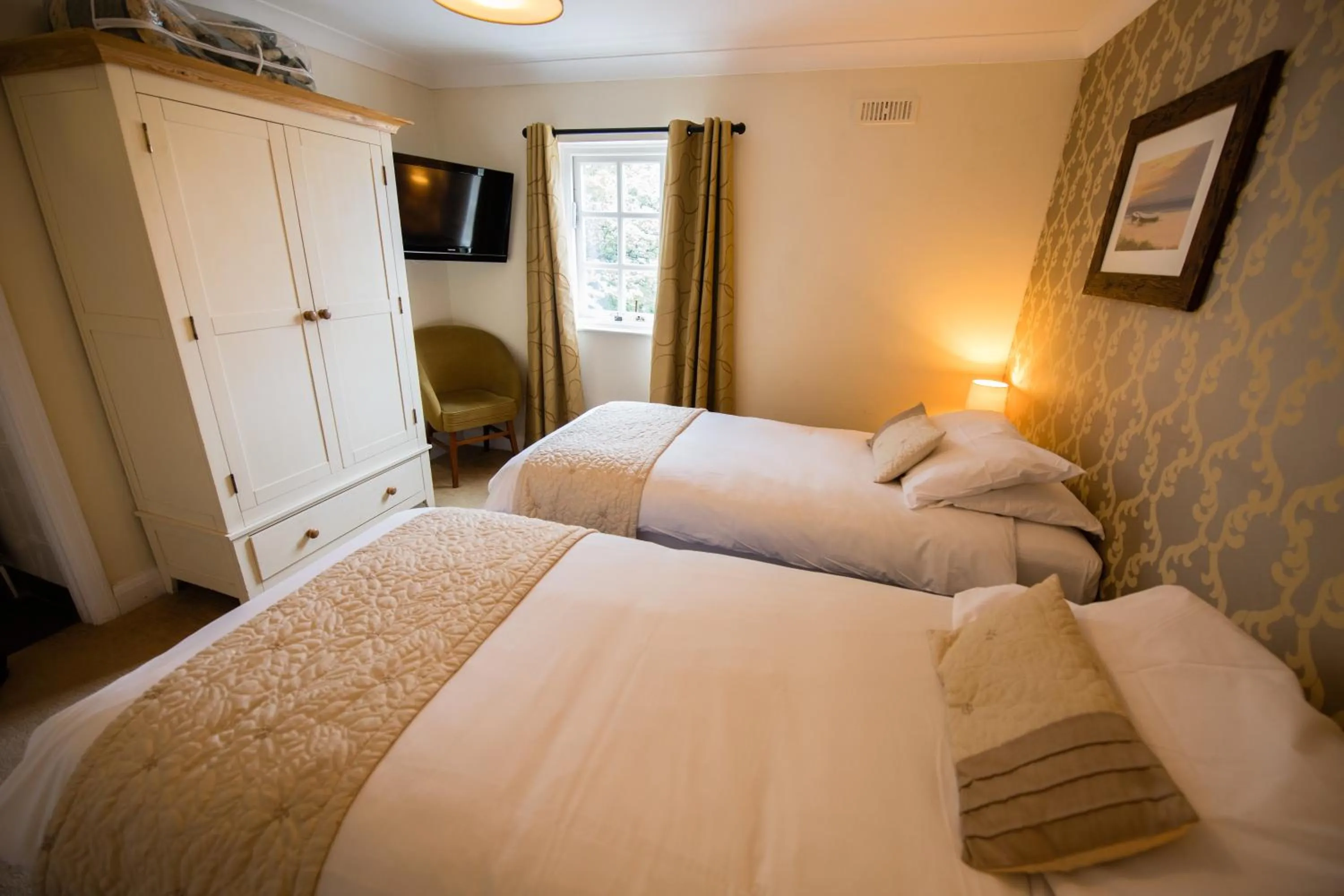 Bedroom, Bed in The Grove