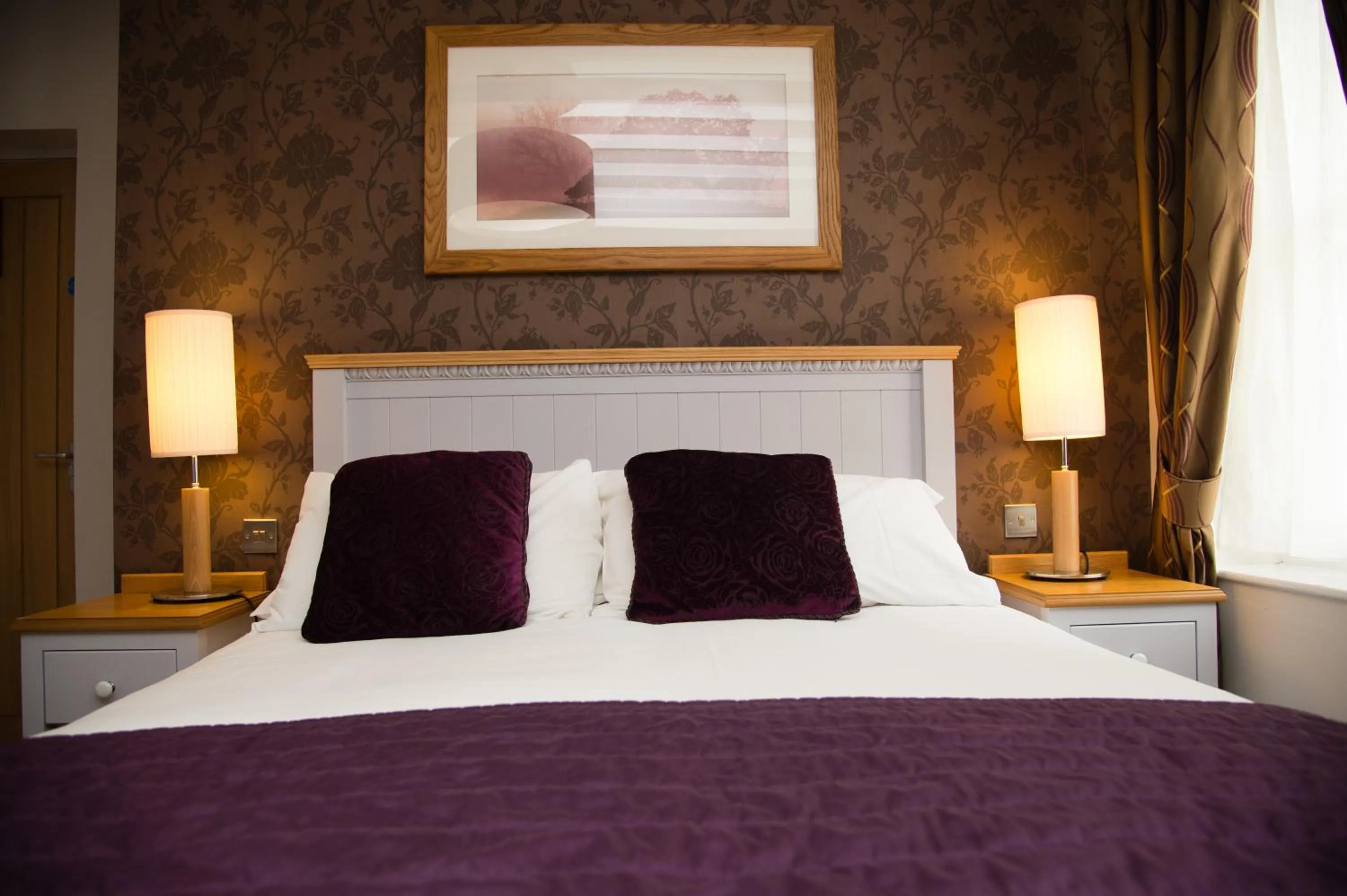 Bedroom, Bed in The Grove