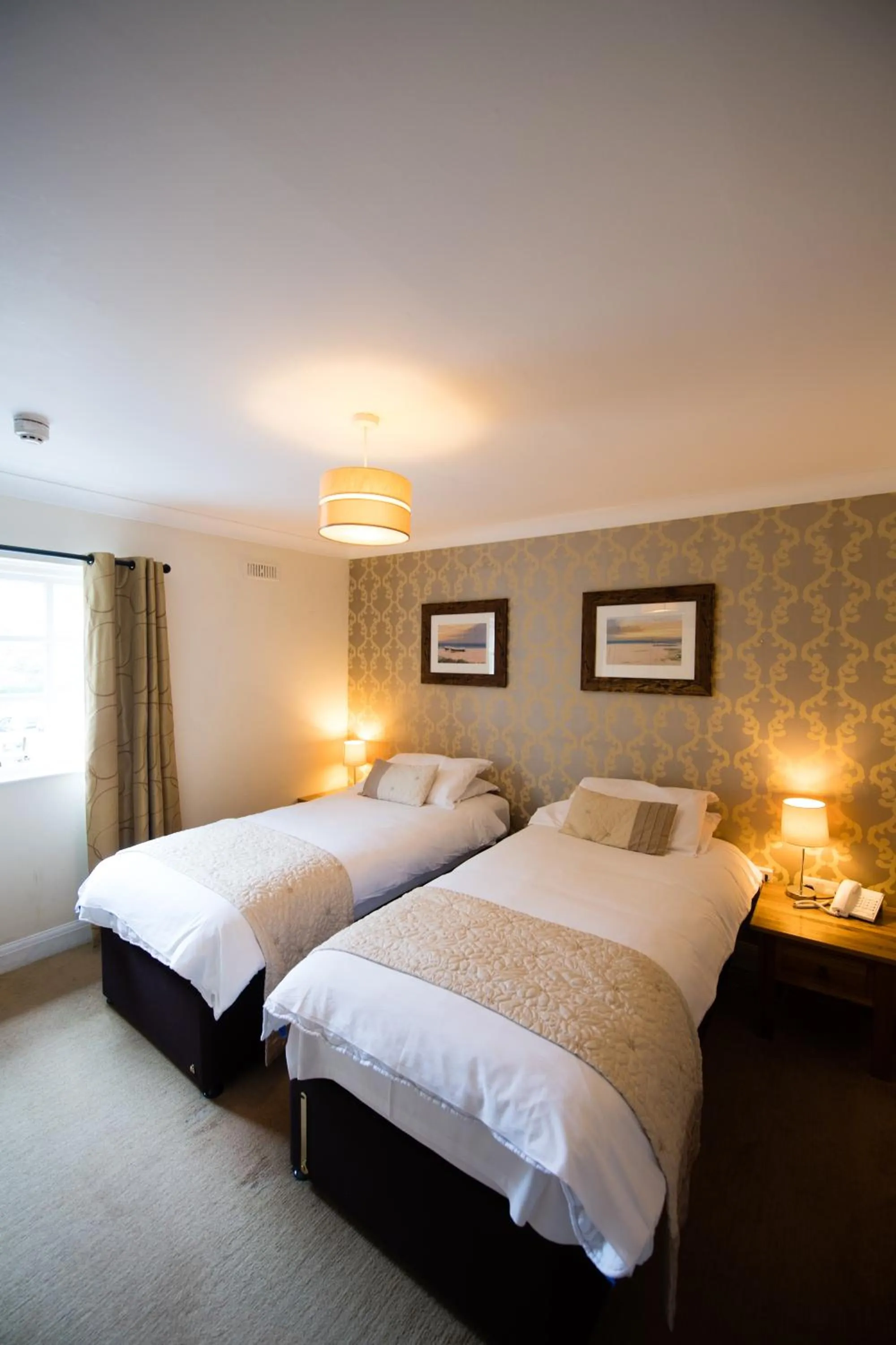 Bedroom, Bed in The Grove