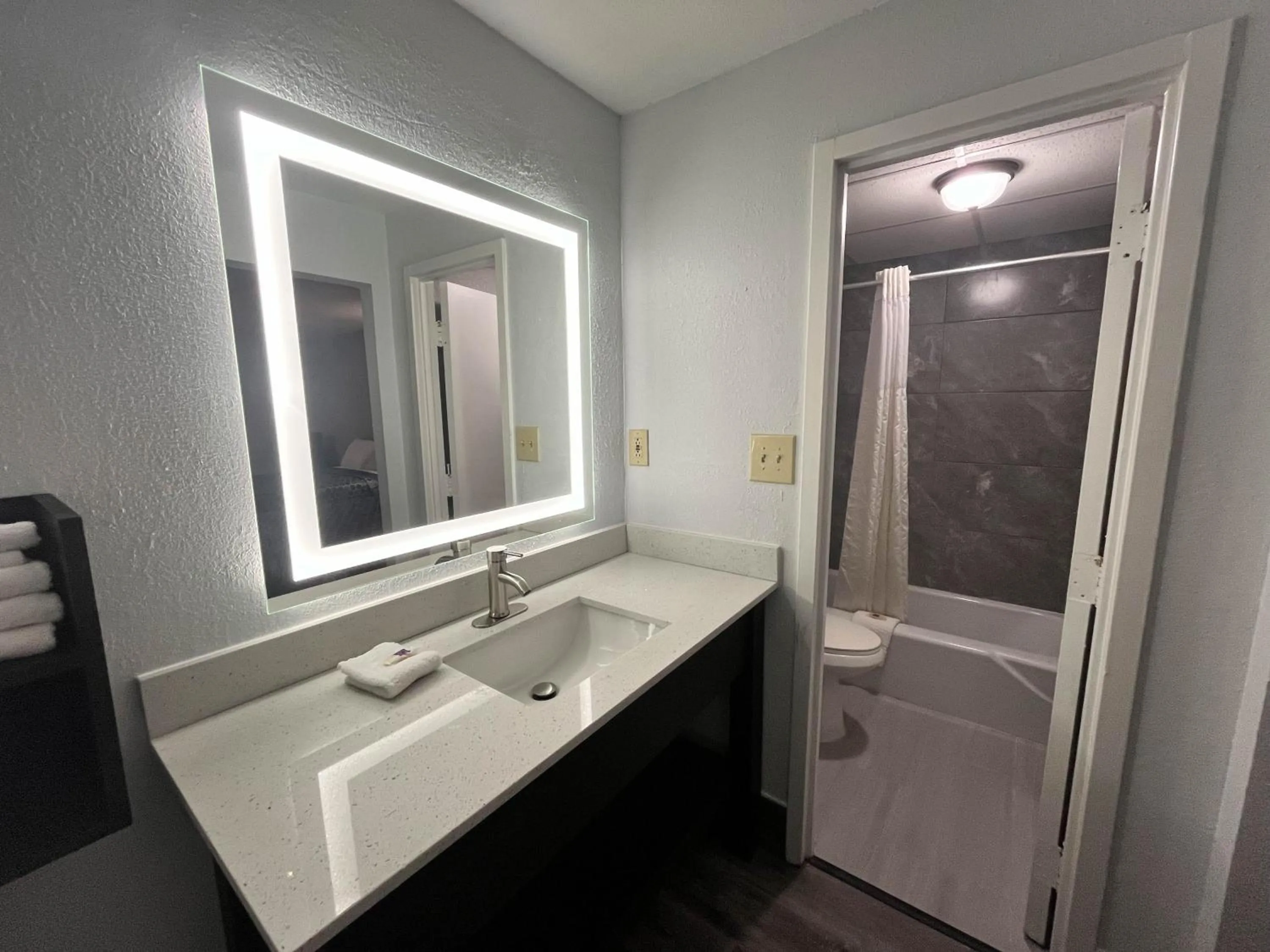 Toilet in Motel 6 Spartanburg, SC Northwest Business 85