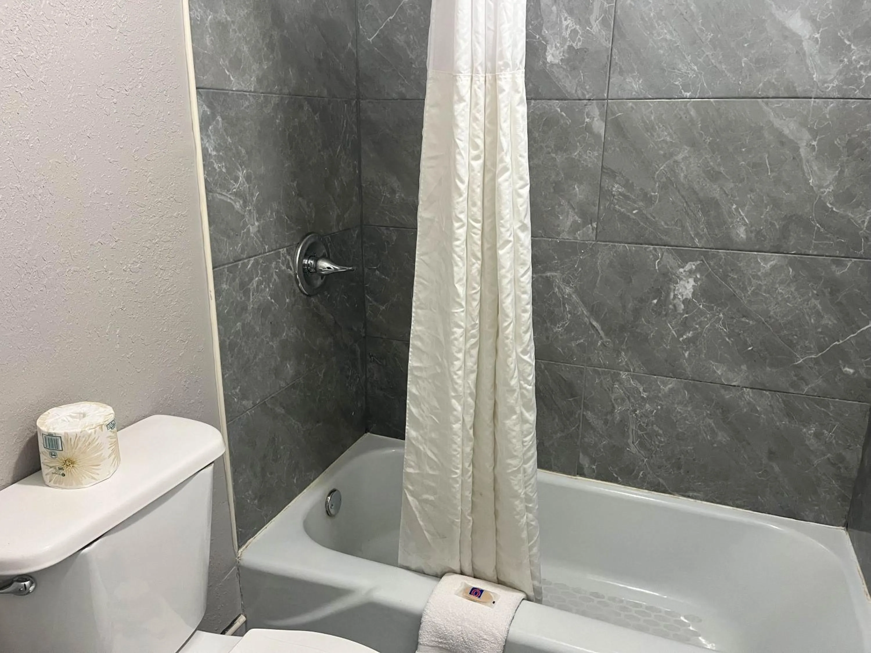 Toilet in Motel 6 Spartanburg, SC Northwest Business 85