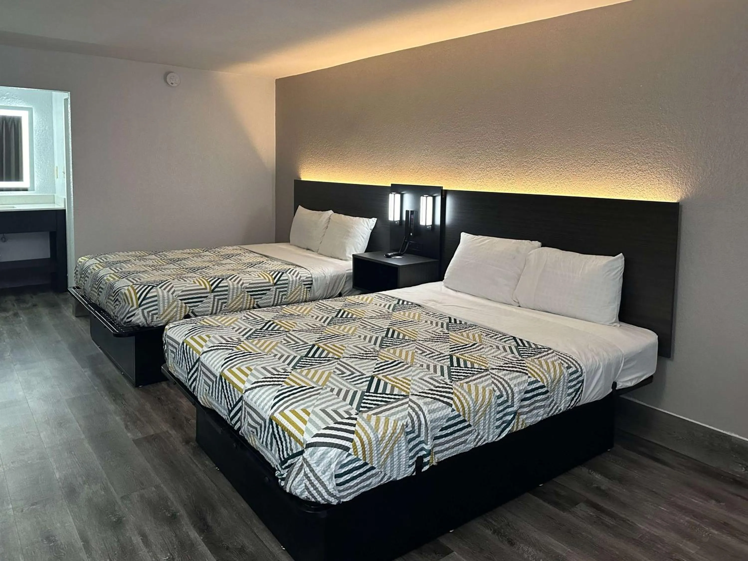 Bedroom, Bed in Motel 6 Spartanburg, SC Northwest Business 85