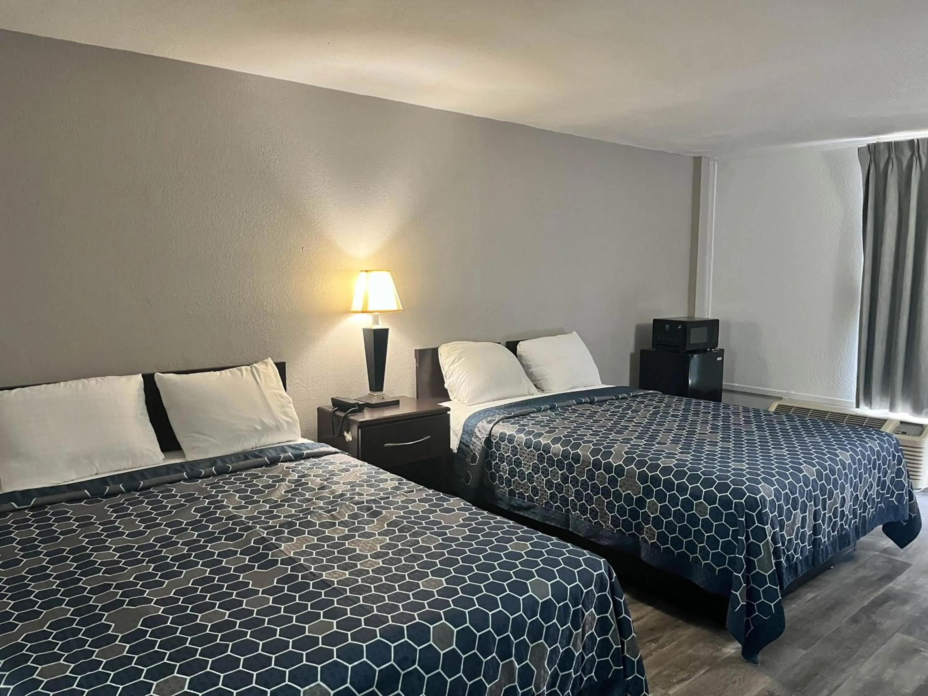 Bedroom, Bed in Motel 6 Spartanburg, SC Northwest Business 85