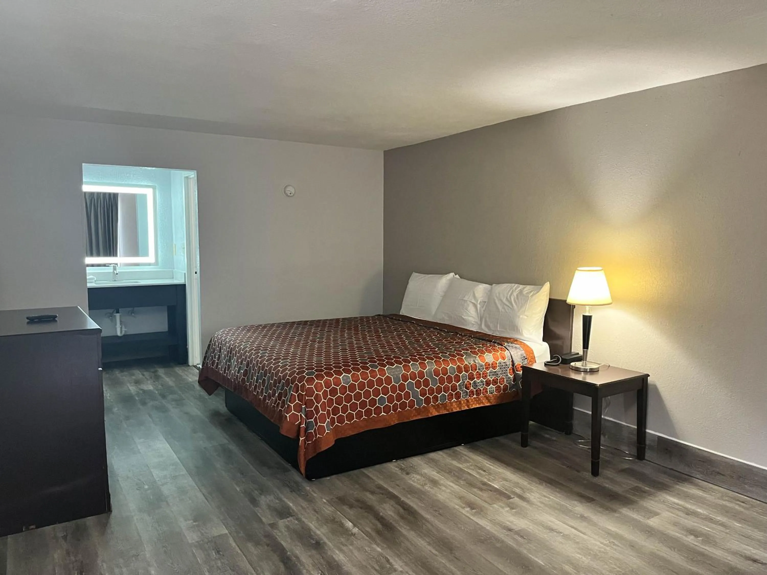 Bedroom, Bed in Motel 6 Spartanburg, SC Northwest Business 85