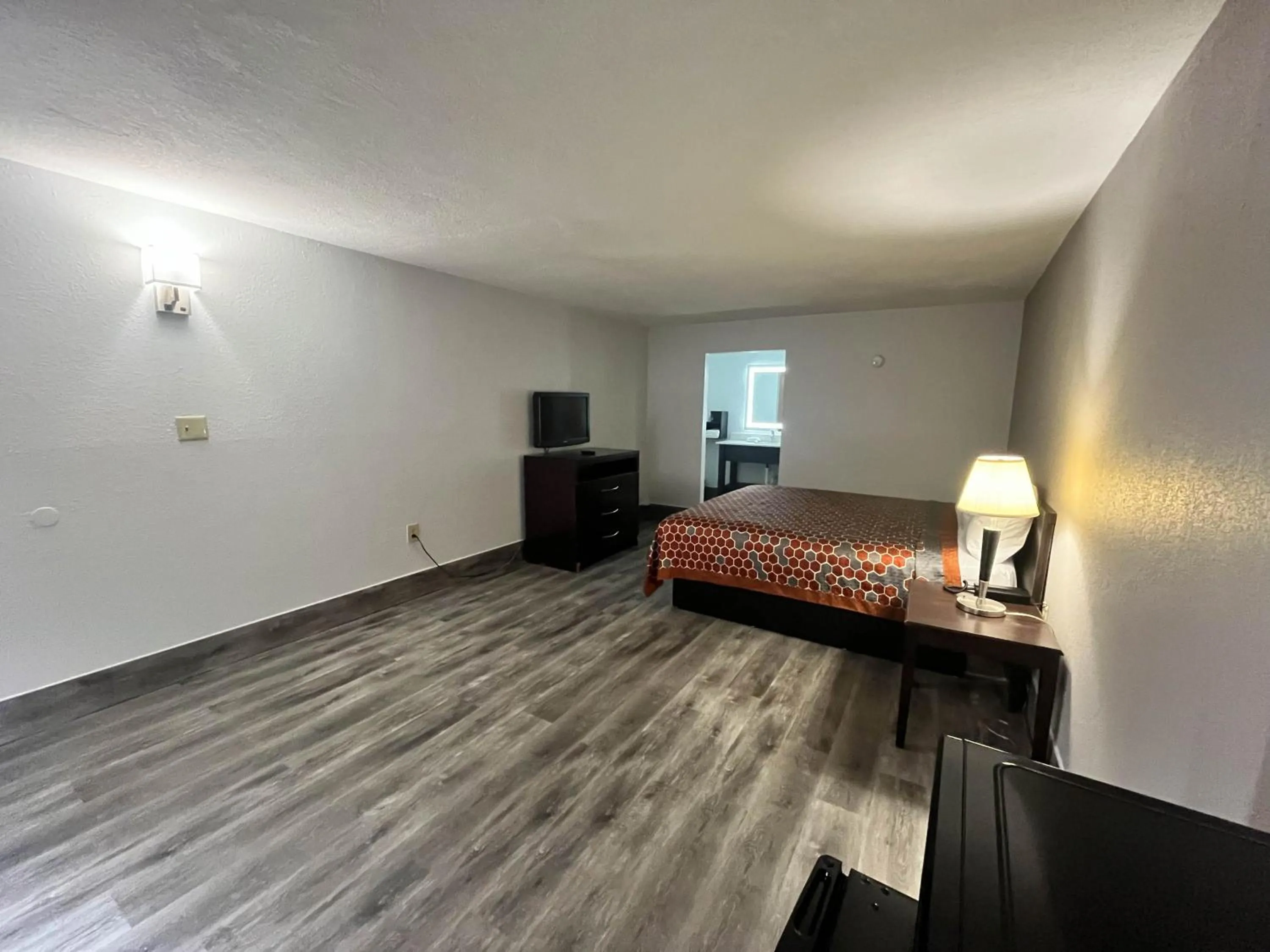 Bedroom, Bed in Motel 6 Spartanburg, SC Northwest Business 85