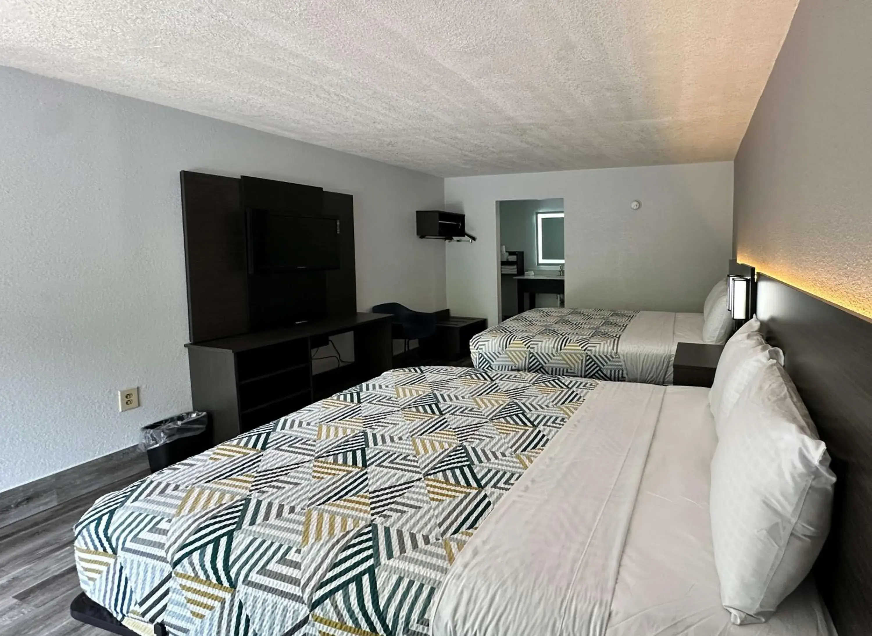 Queen Room with Two Queen Beds - Disability Access - Non-Smoking in Motel 6 Spartanburg, SC Northwest Business 85 Queen Room with Two Queen Beds - Disability Access - Non-Smoking in Motel 6 Spartanburg, SC Northwest Business 85