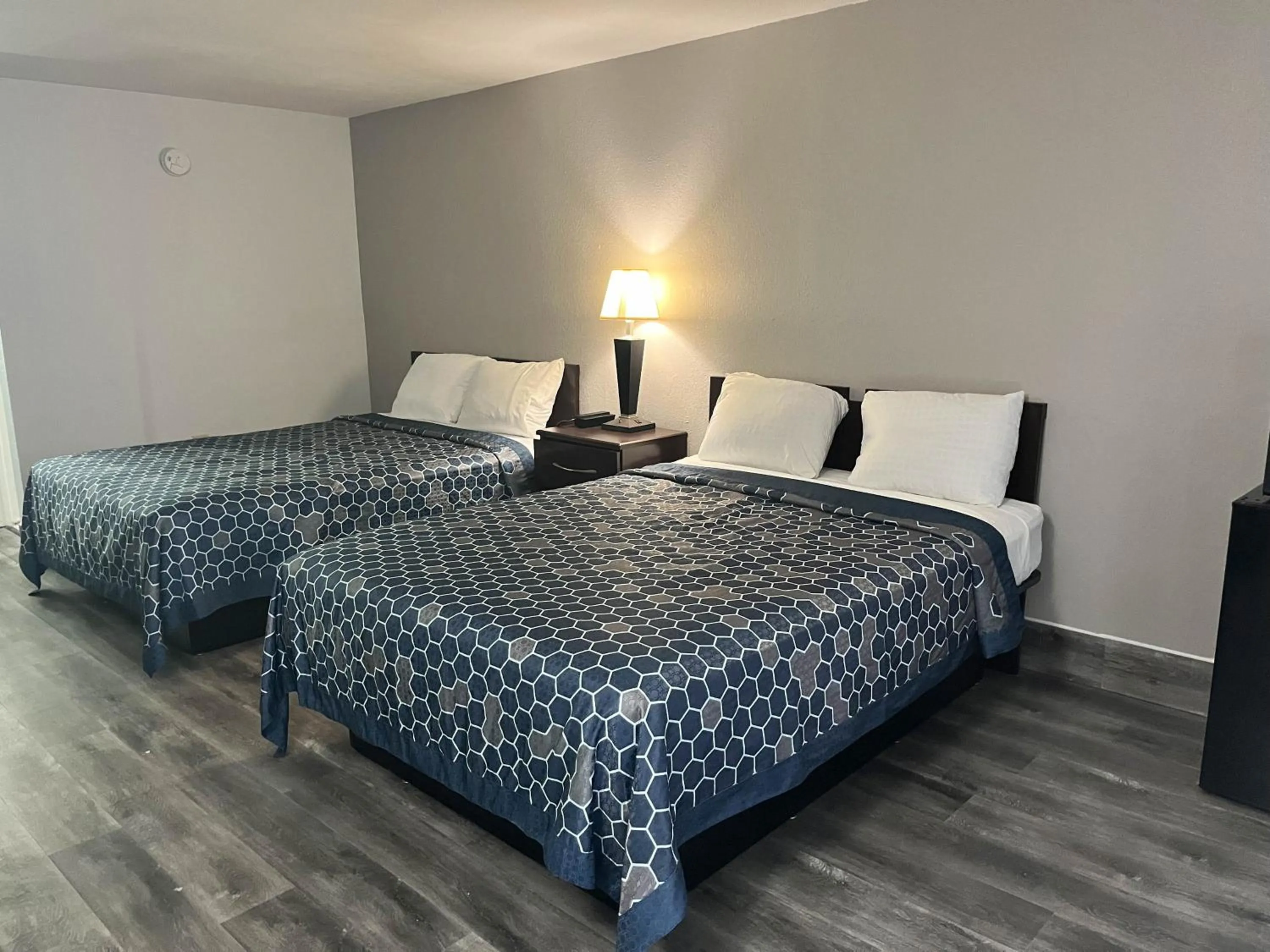 Bedroom, Bed in Motel 6 Spartanburg, SC Northwest Business 85