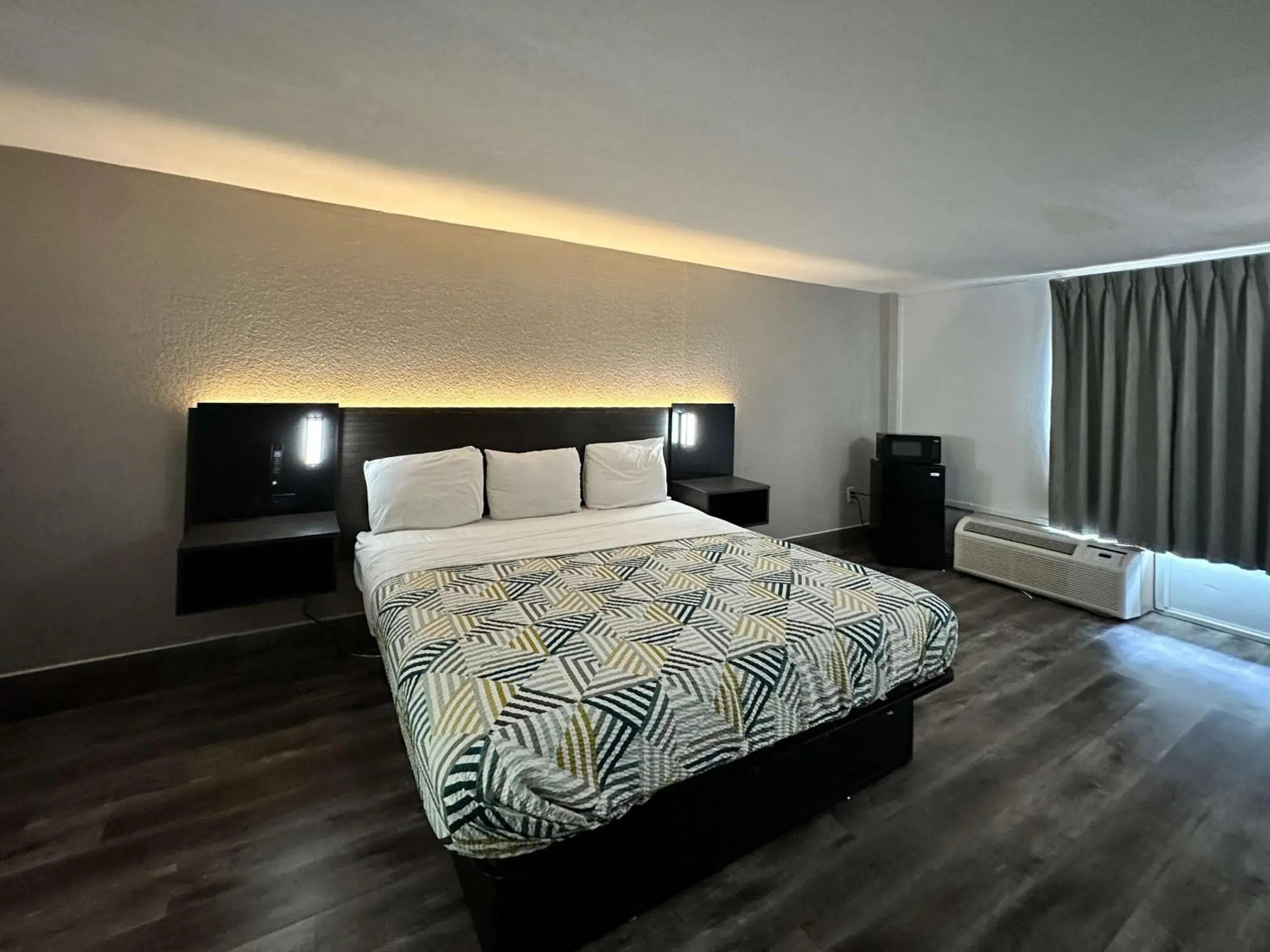 King Room - Disability Access - Non-Smoking in Motel 6 Spartanburg, SC Northwest Business 85 King Room - Disability Access - Non-Smoking in Motel 6 Spartanburg, SC Northwest Business 85