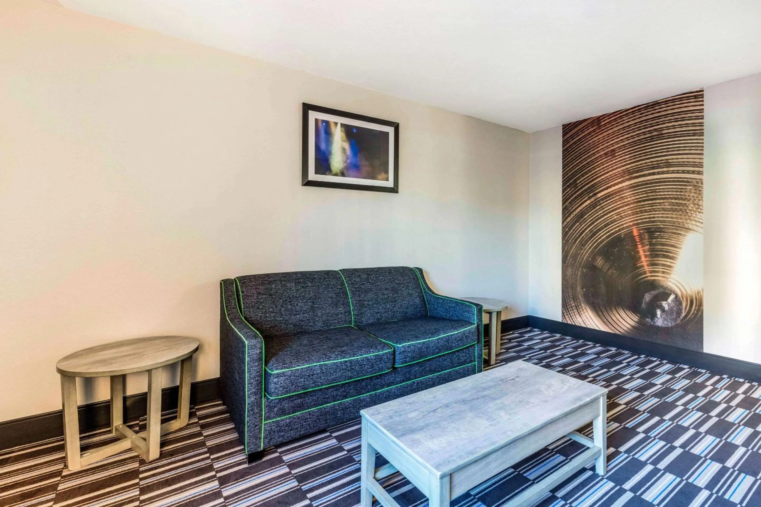 Photo of the whole room in Comfort Inn Memphis Airport West