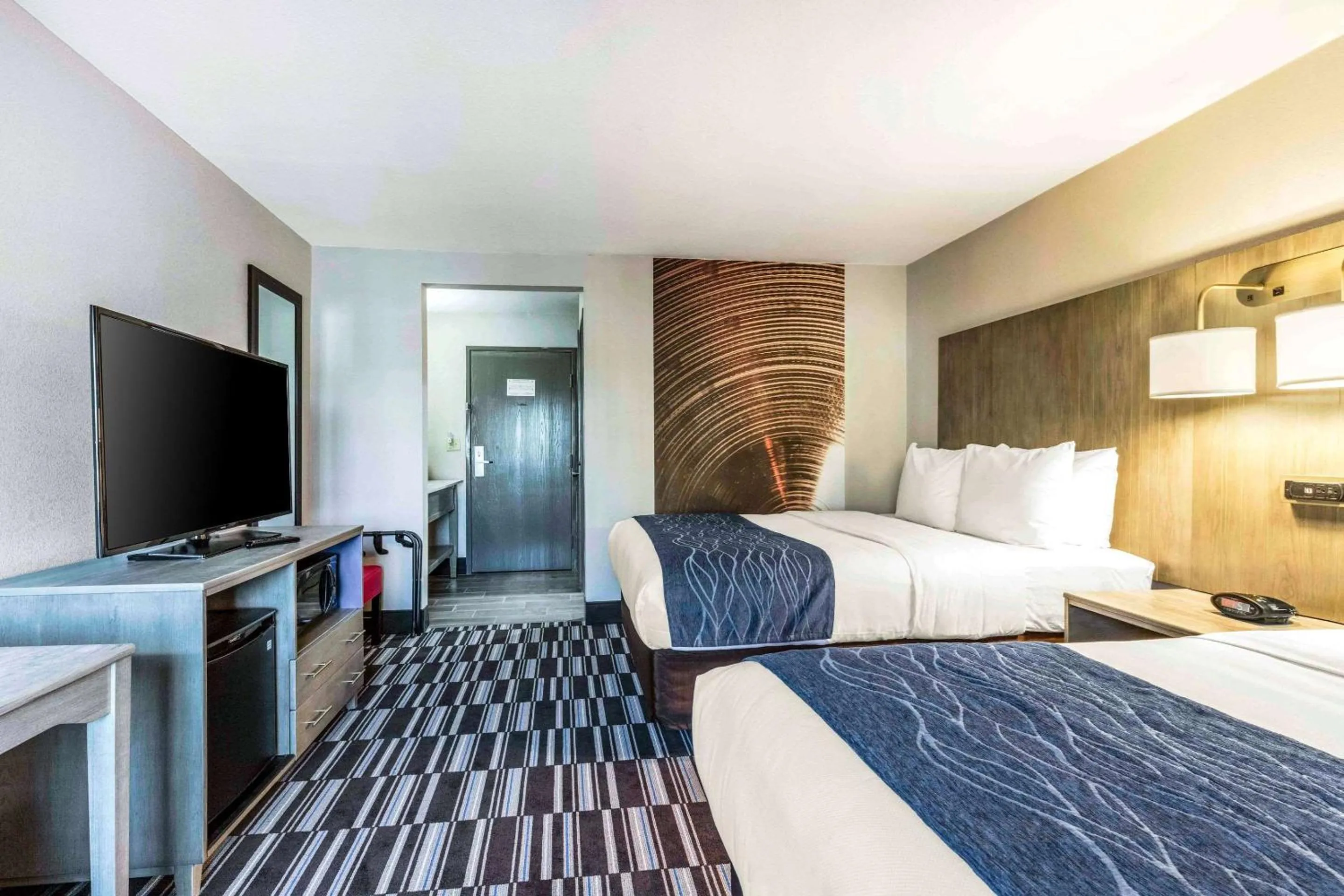 Photo of the whole room, Bed in Comfort Inn Memphis Airport West