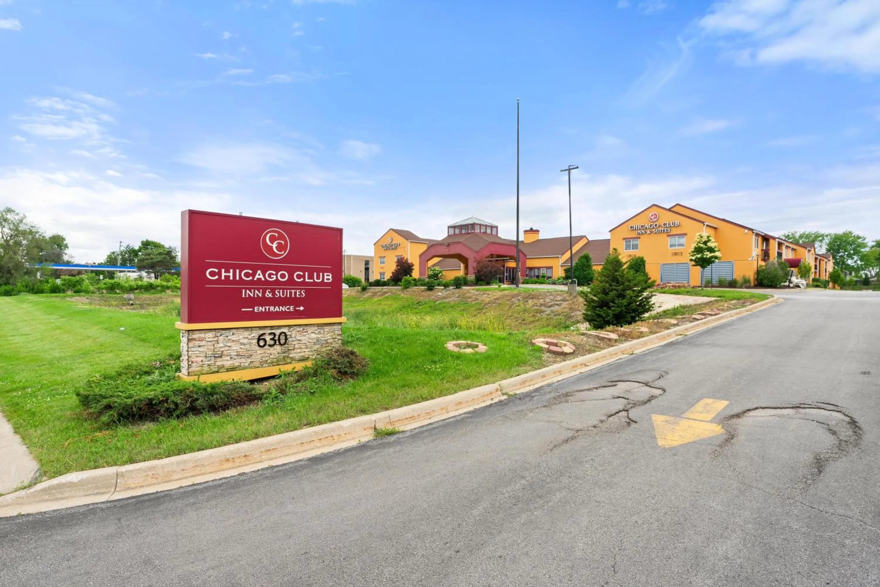 Property building in Chicago Club Inn & Suite