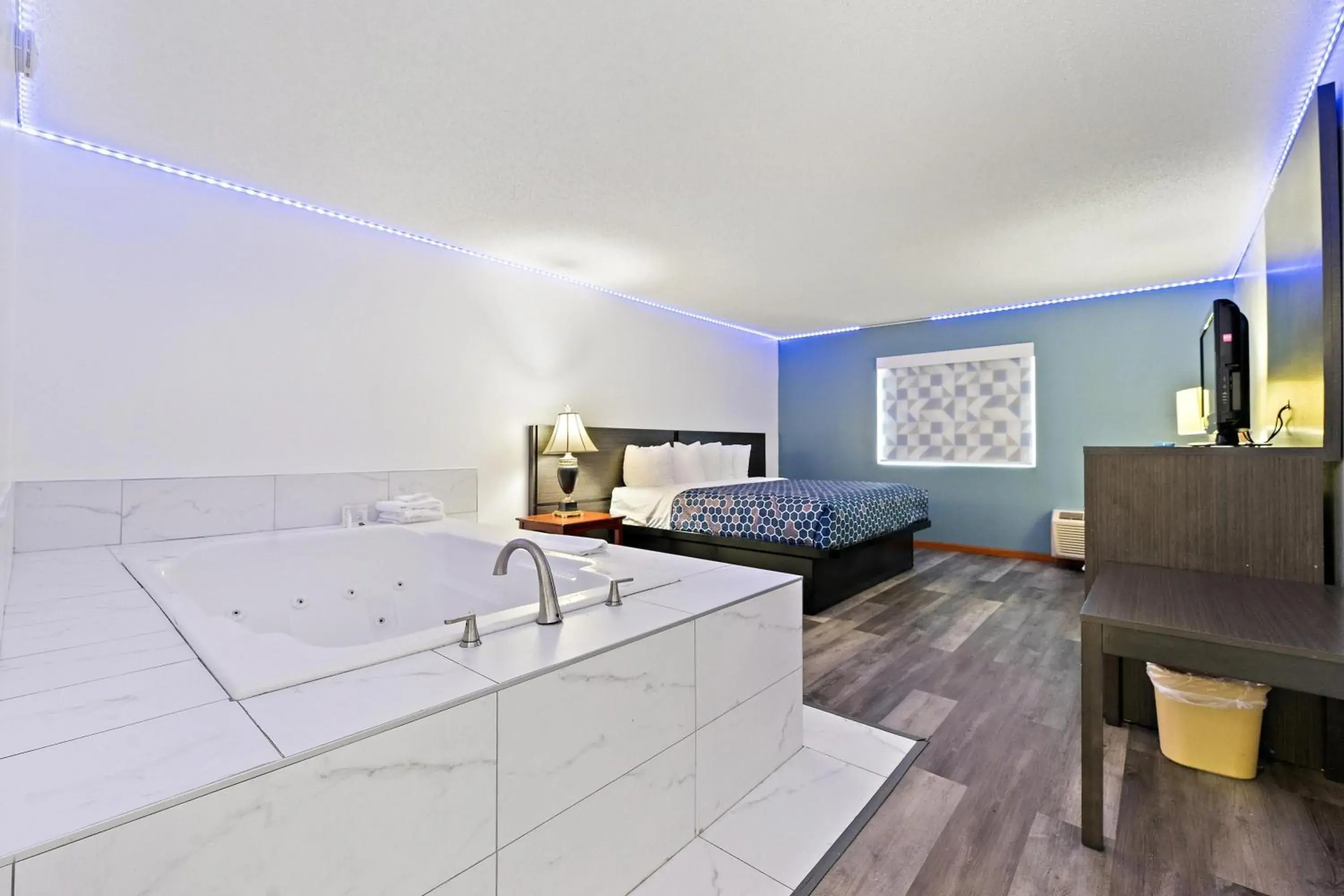 Bed in Chicago Club Inn & Suite Bed in Chicago Club Inn & Suite