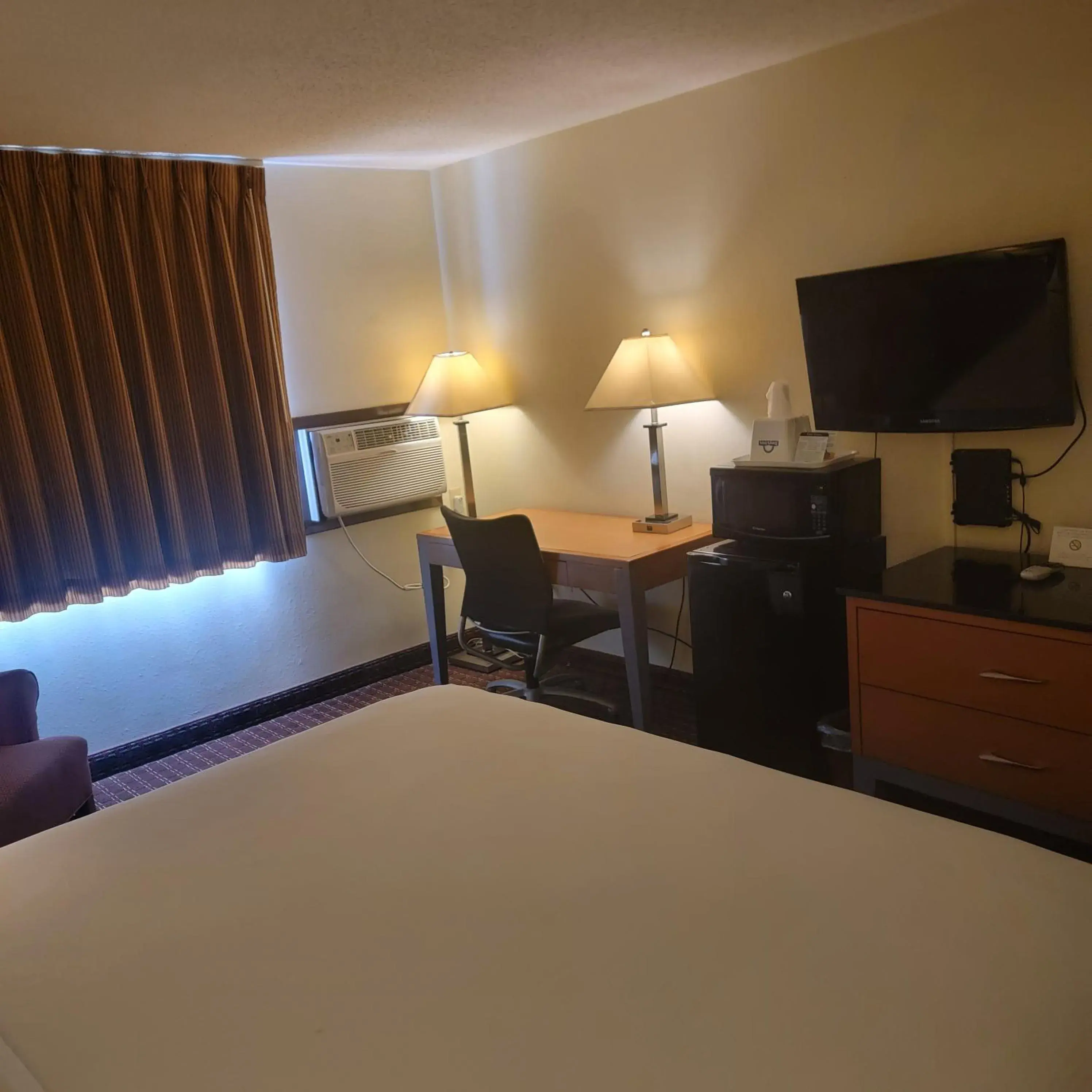 King Room - Mobility Access/Non-Smoking in Days Inn by Wyndham Fort Dodge King Room - Mobility Access/Non-Smoking in Days Inn by Wyndham Fort Dodge