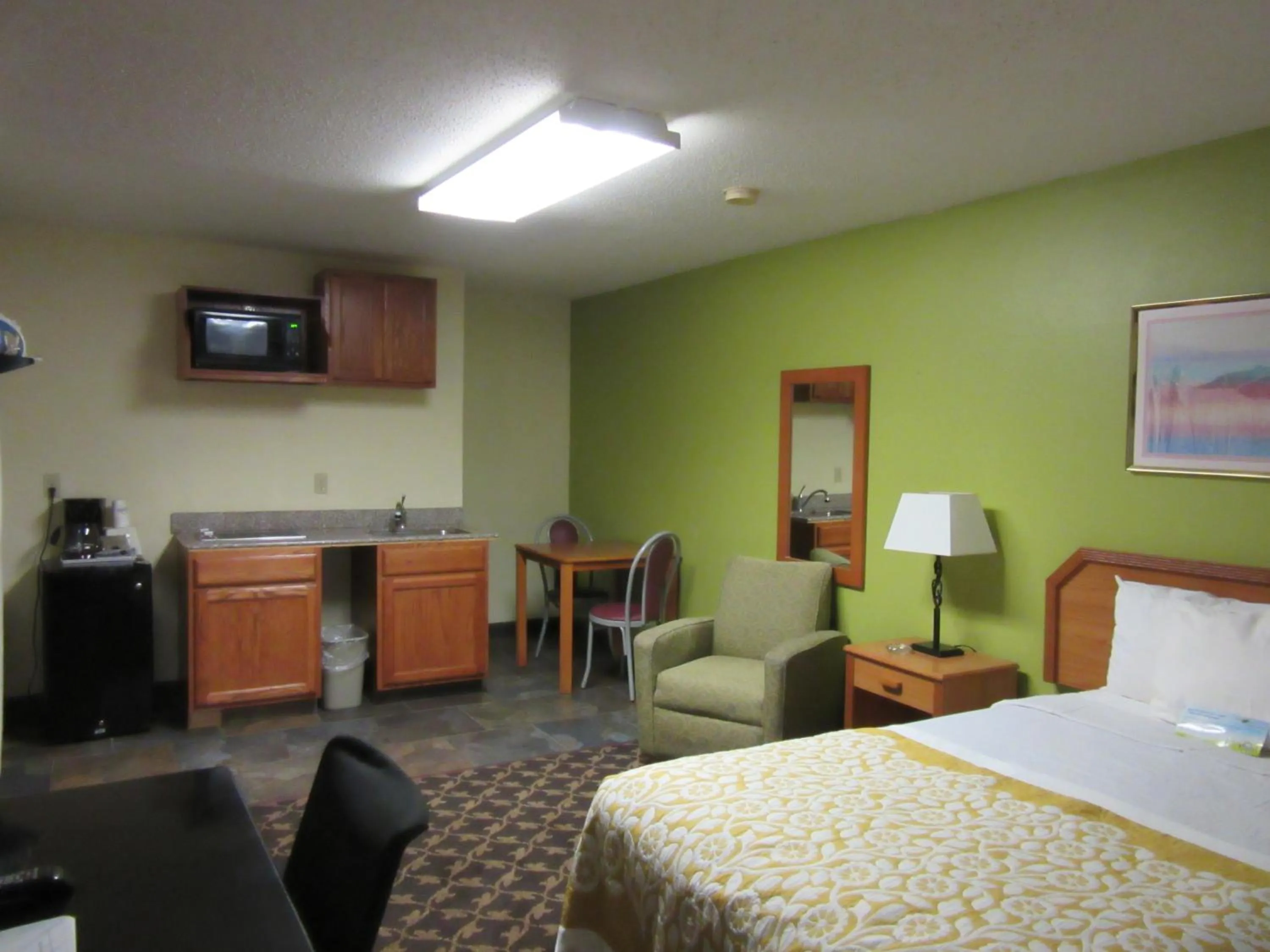 Double Room with Two Double Beds - Smoking in Days Inn by Wyndham Fort Dodge