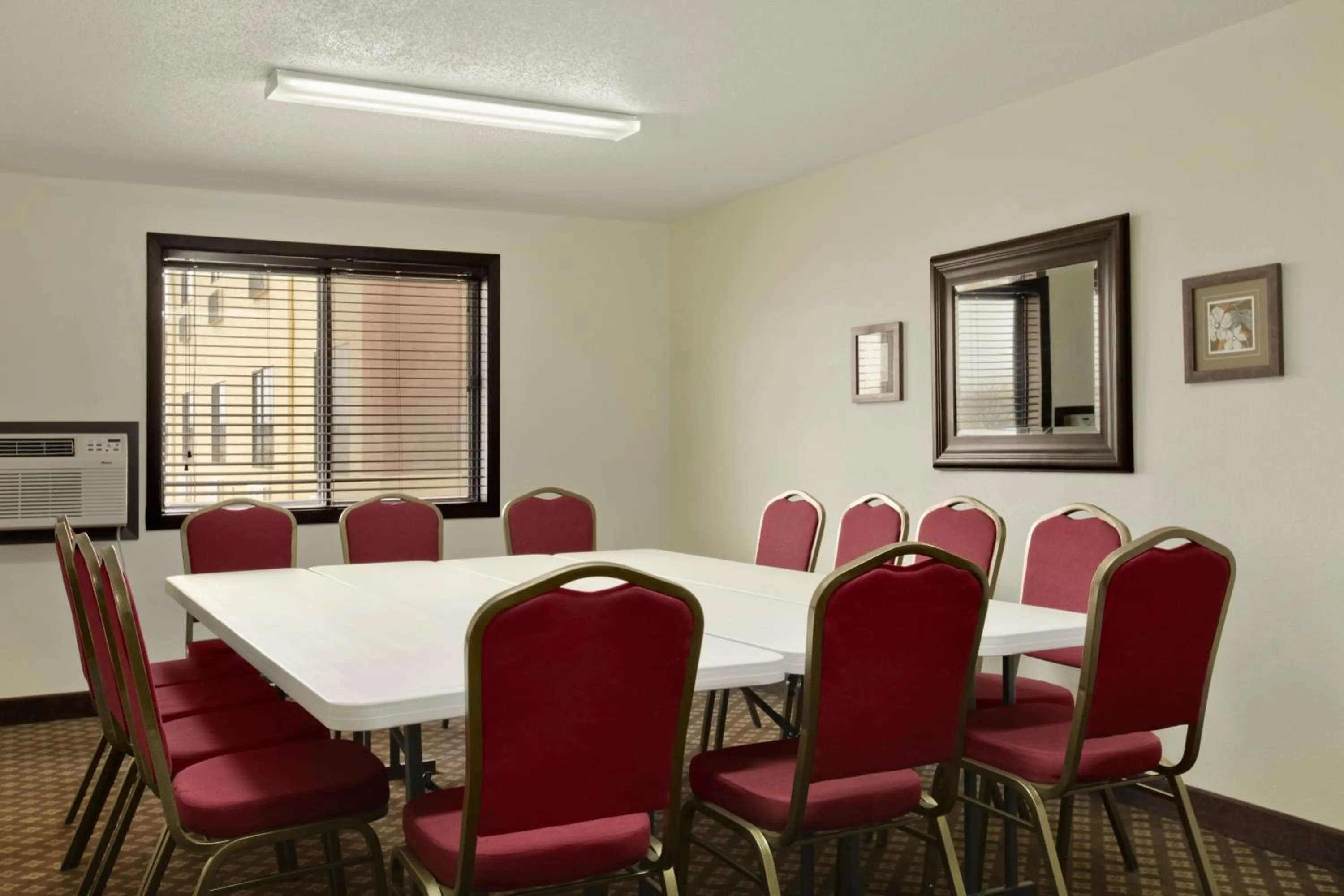 Meeting/conference room in Days Inn by Wyndham Fort Dodge