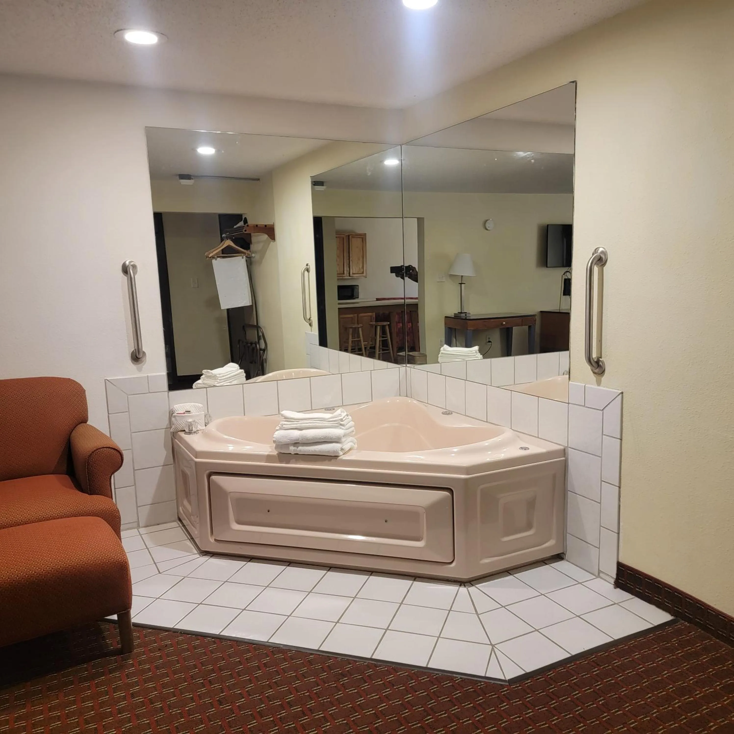 Bed in Days Inn by Wyndham Fort Dodge