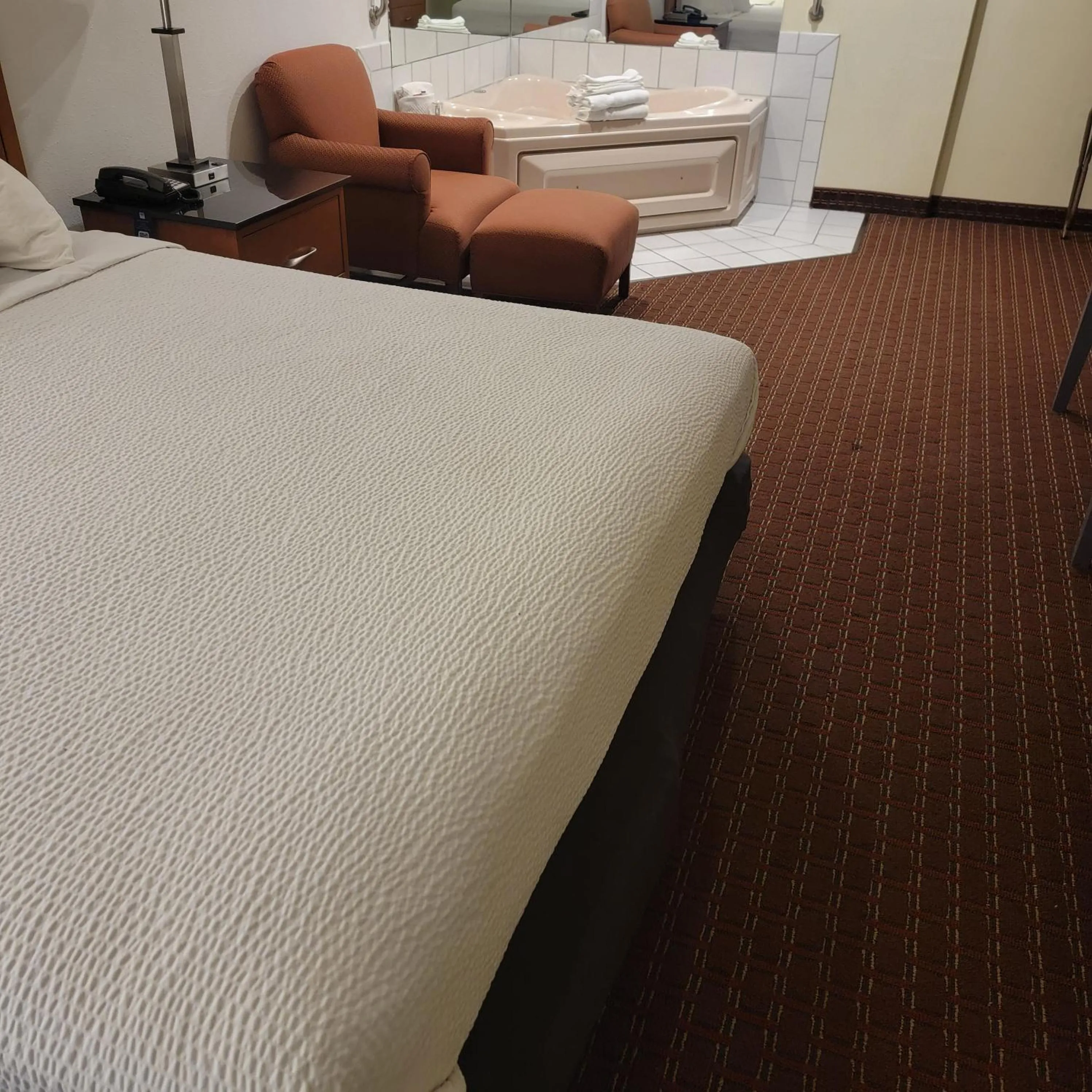 Bed in Days Inn by Wyndham Fort Dodge