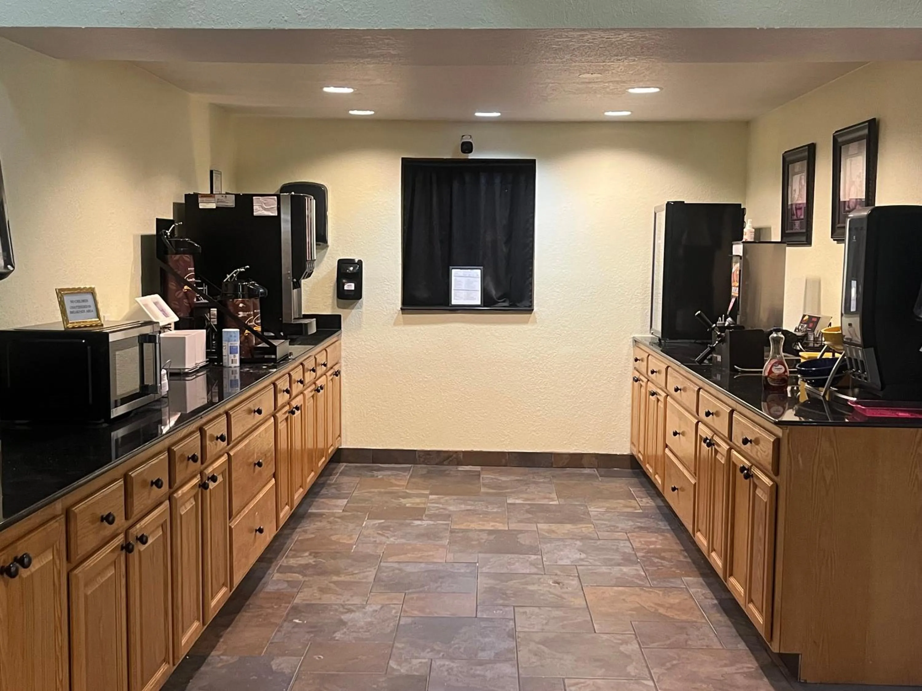Coffee/tea facilities in Days Inn by Wyndham Fort Dodge