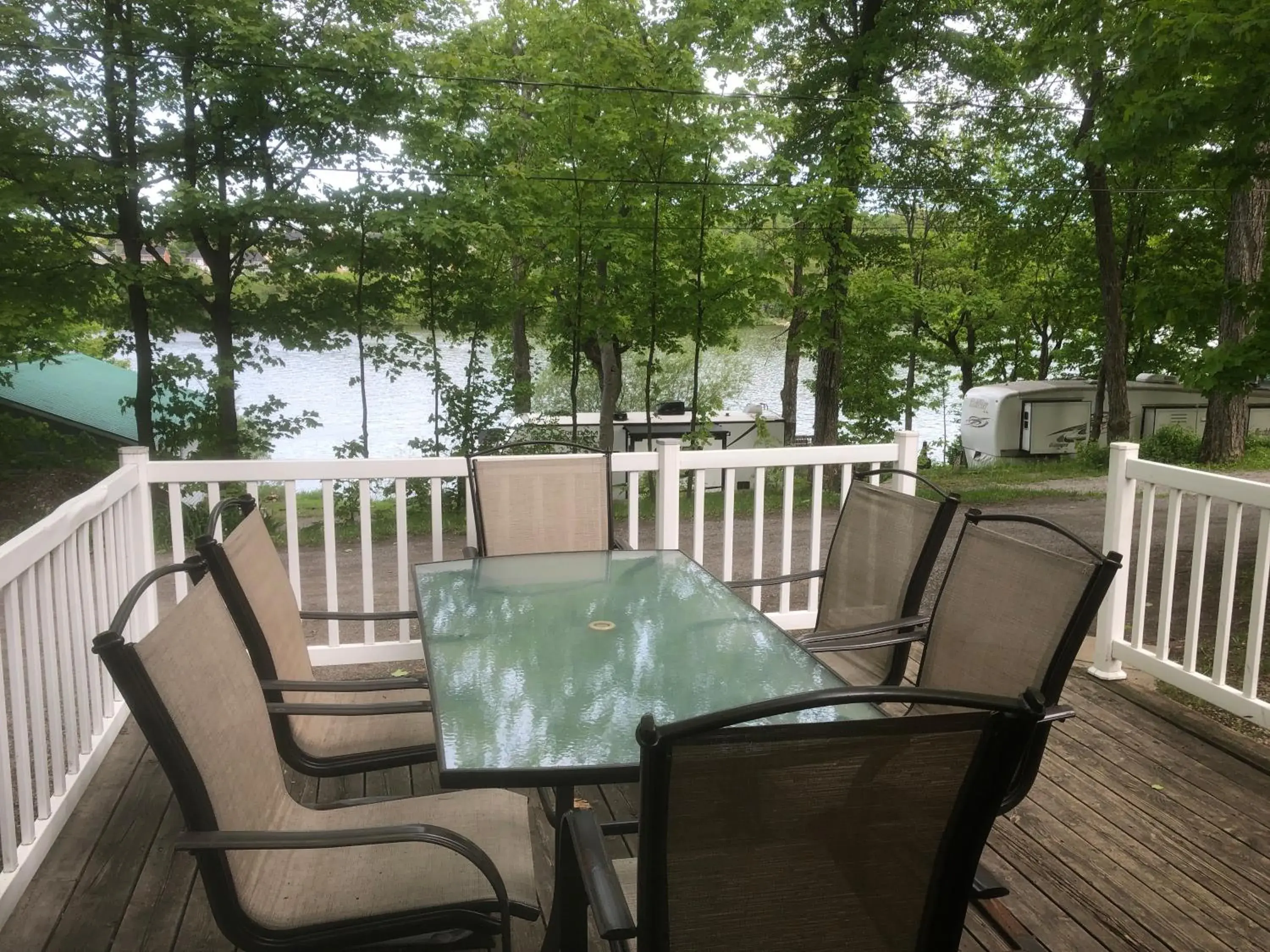 Three-Bedroom Cottage in Camping Chalets Lac St-Augustin Three-Bedroom Cottage in Camping Chalets Lac St-Augustin