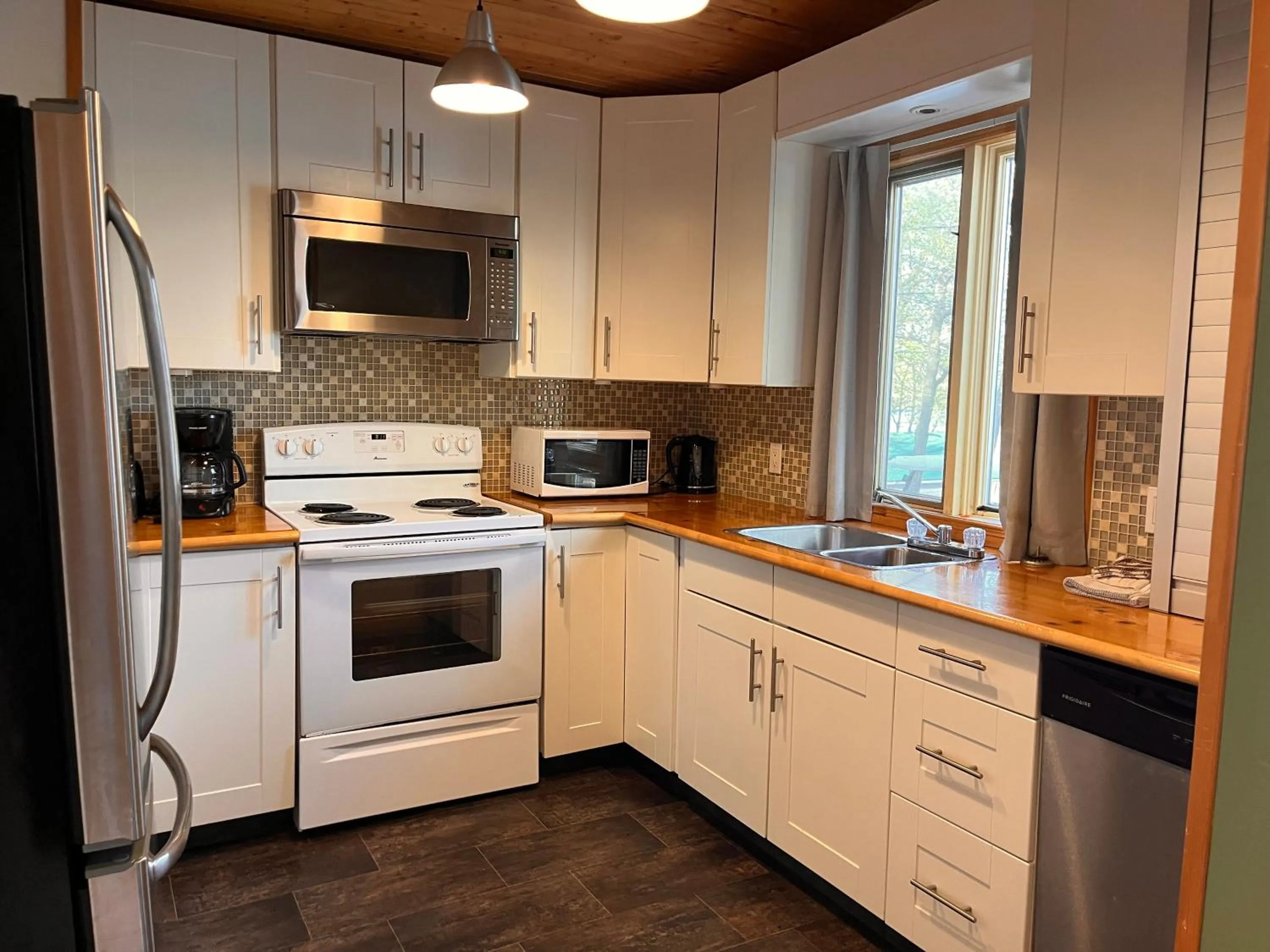 Kitchen or kitchenette in Camping Chalets Lac St-Augustin