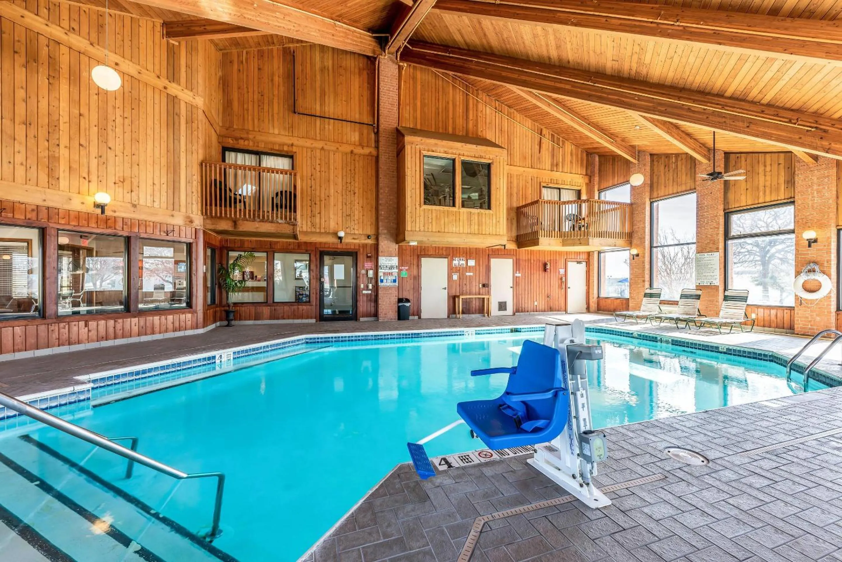 Swimming pool in Econo Lodge Inn & Suites Mckinney - Plano North