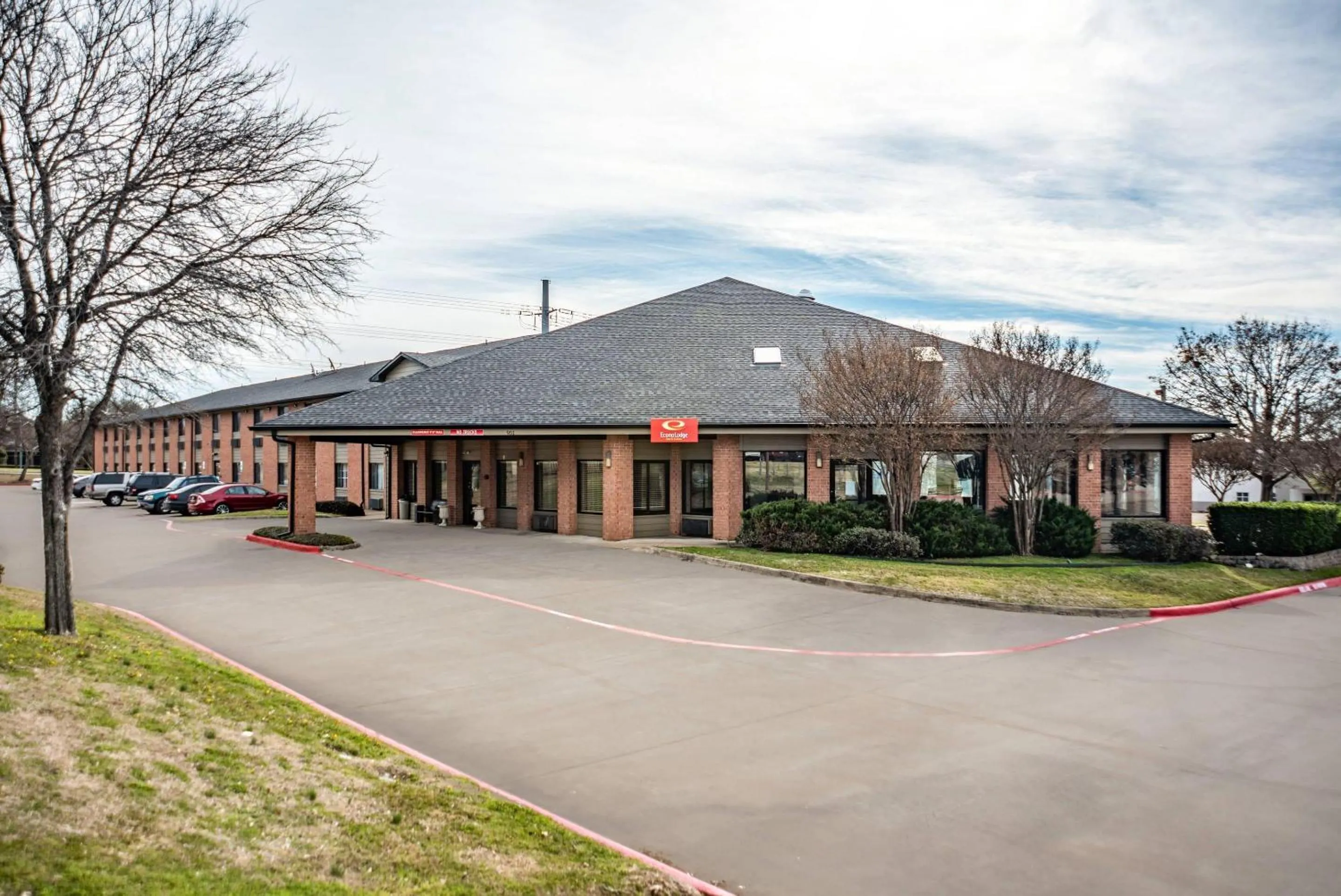 Property building in Econo Lodge Inn & Suites Mckinney - Plano North