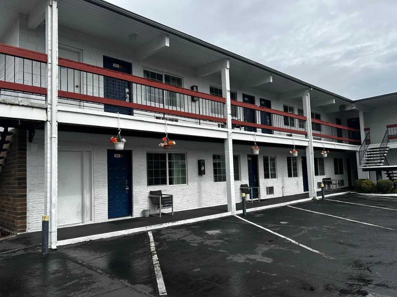 Facade/entrance in Travelers Inn by OYO Longview Kelso