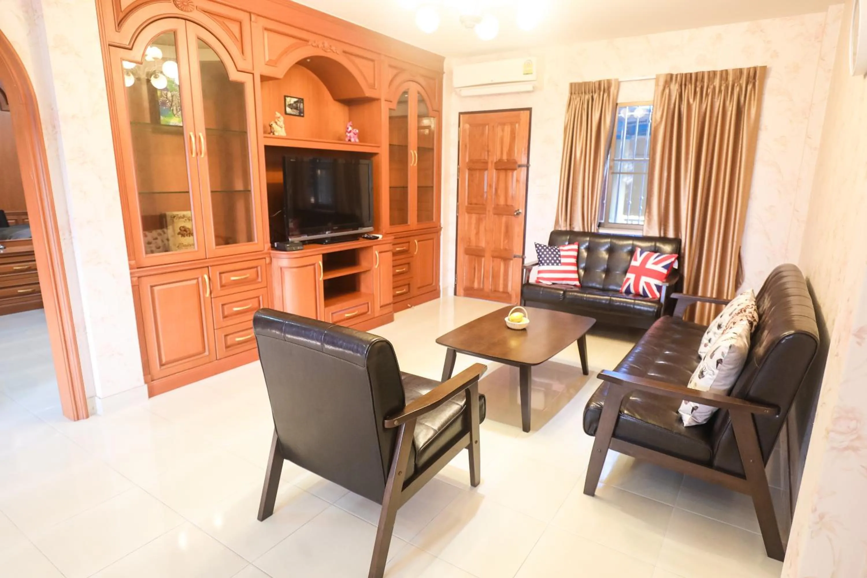 One-Bedroom Suite in Marin House Pattaya