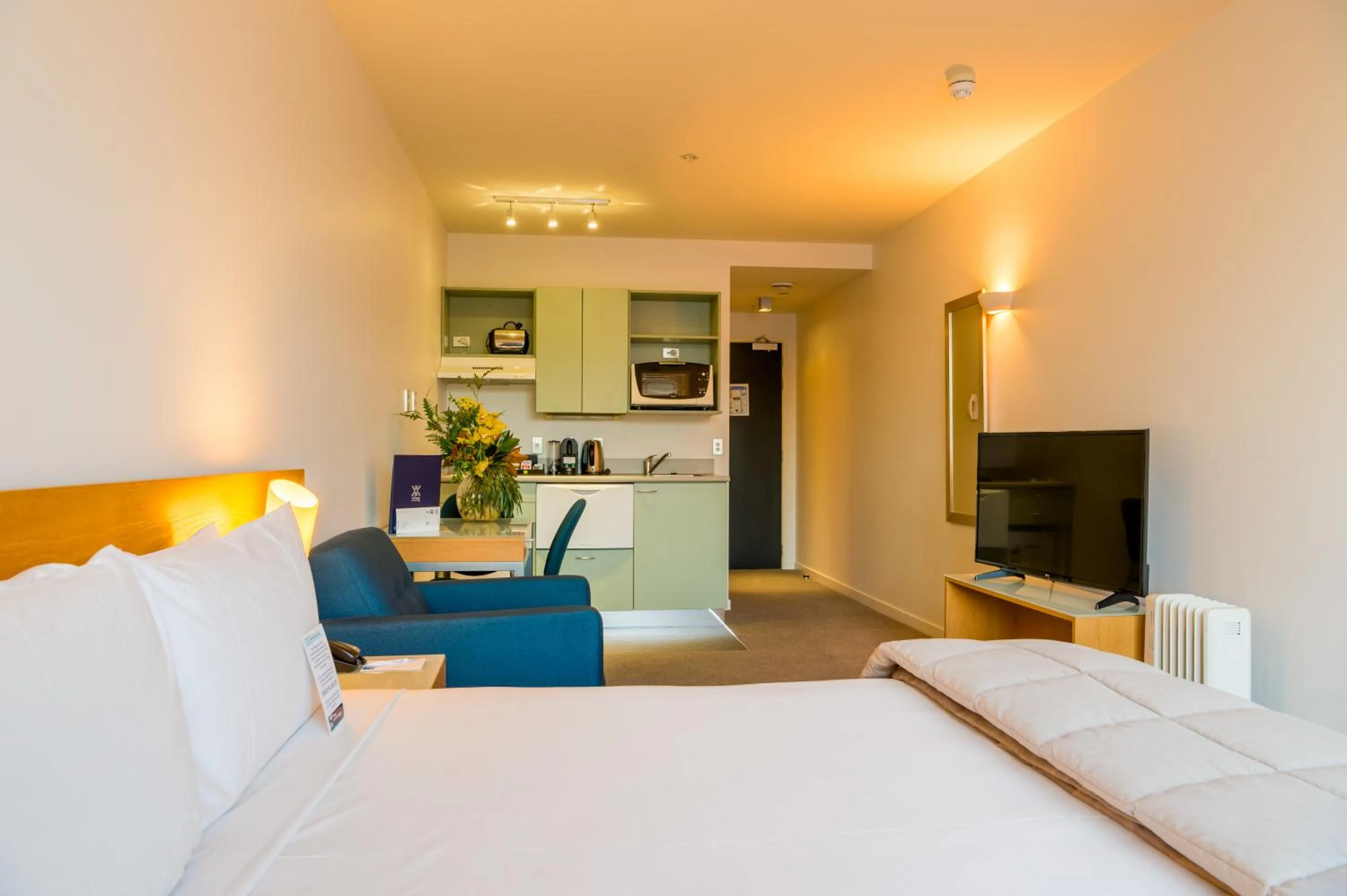 TV and multimedia, Bed in Astelia Apartment Hotel