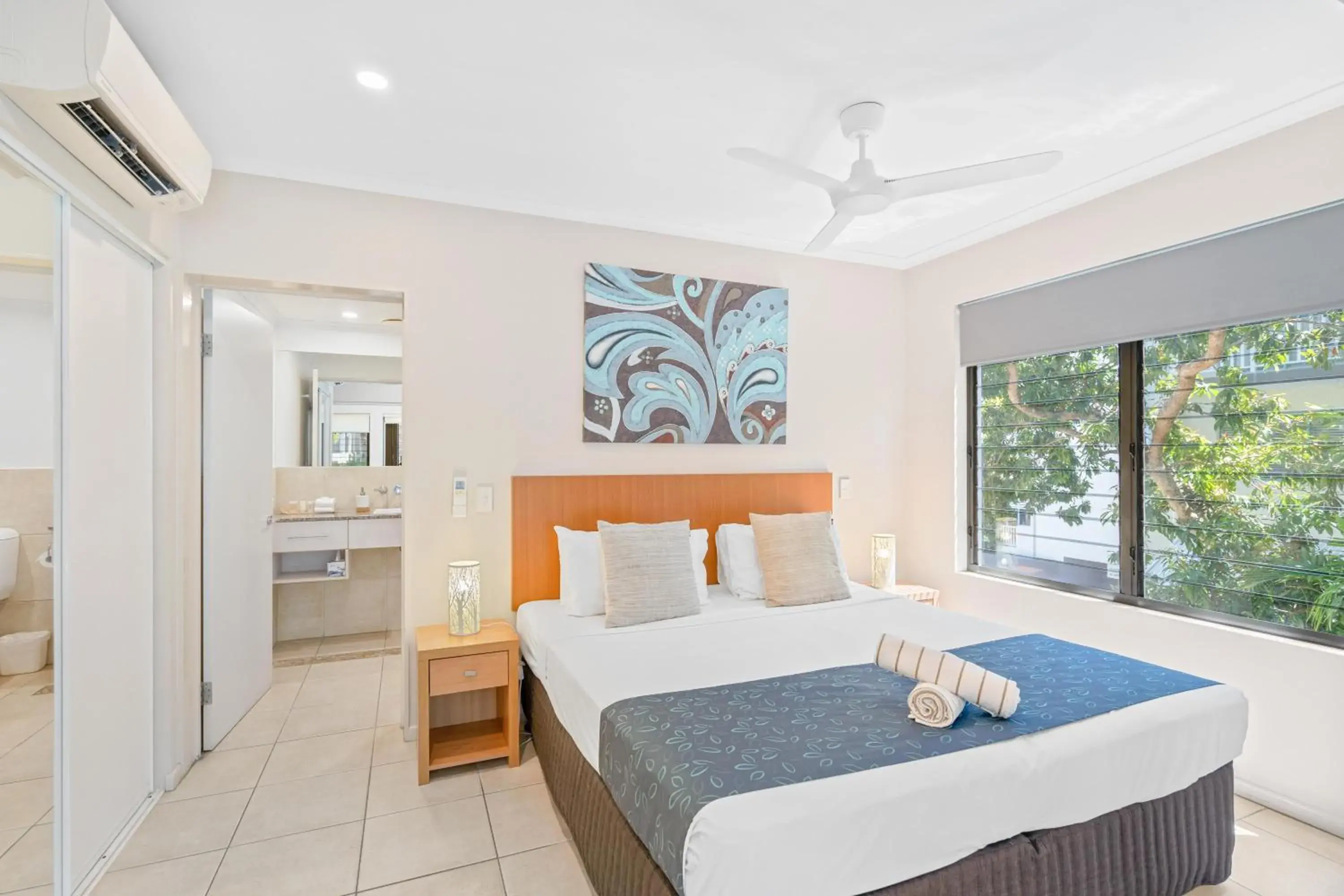 One Bedroom Classic Apartment in Sea Point on Trinity Beach One Bedroom Classic Apartment in Sea Point on Trinity Beach
