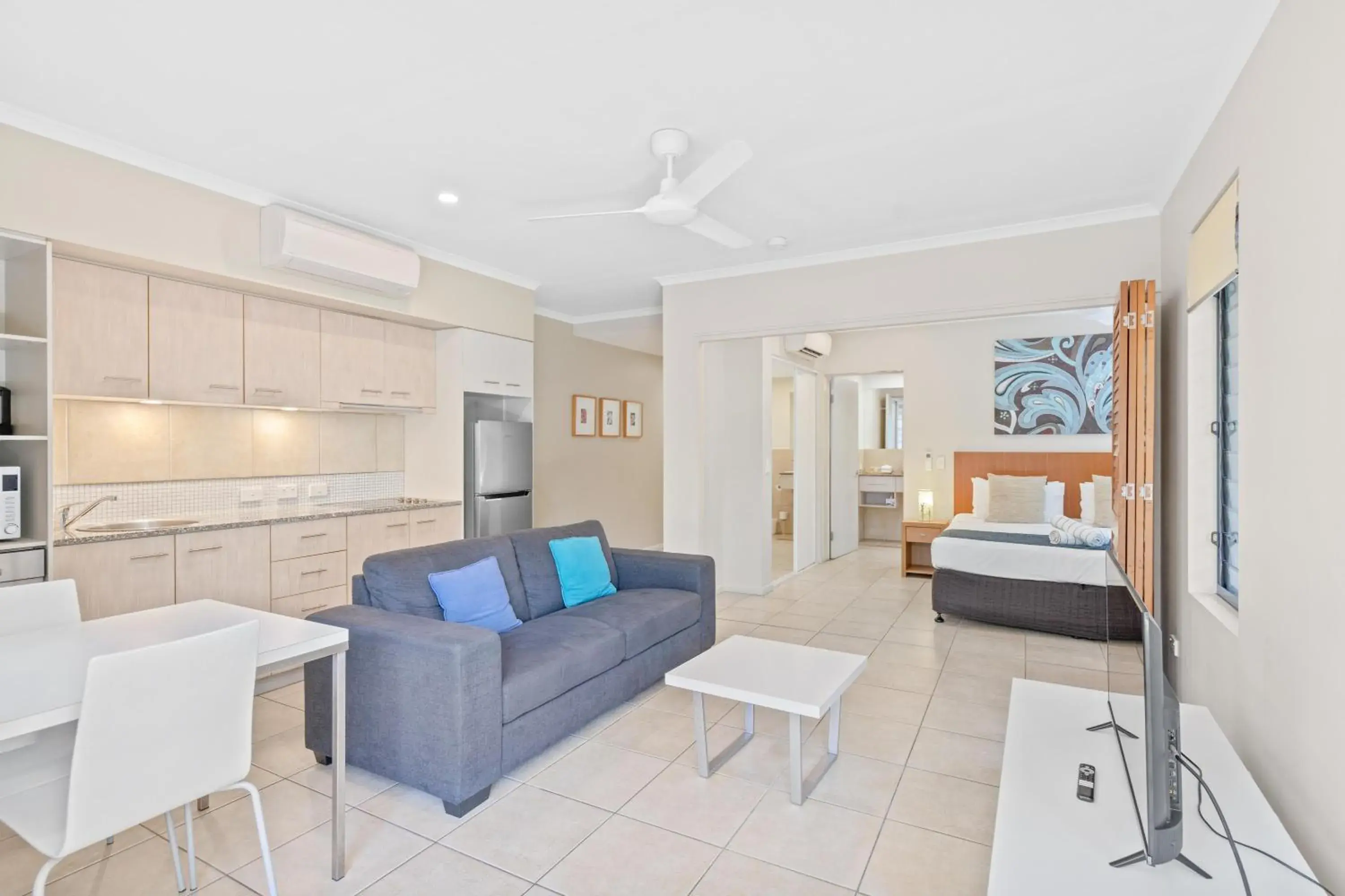 One Bedroom Classic Apartment in Sea Point on Trinity Beach One Bedroom Classic Apartment in Sea Point on Trinity Beach