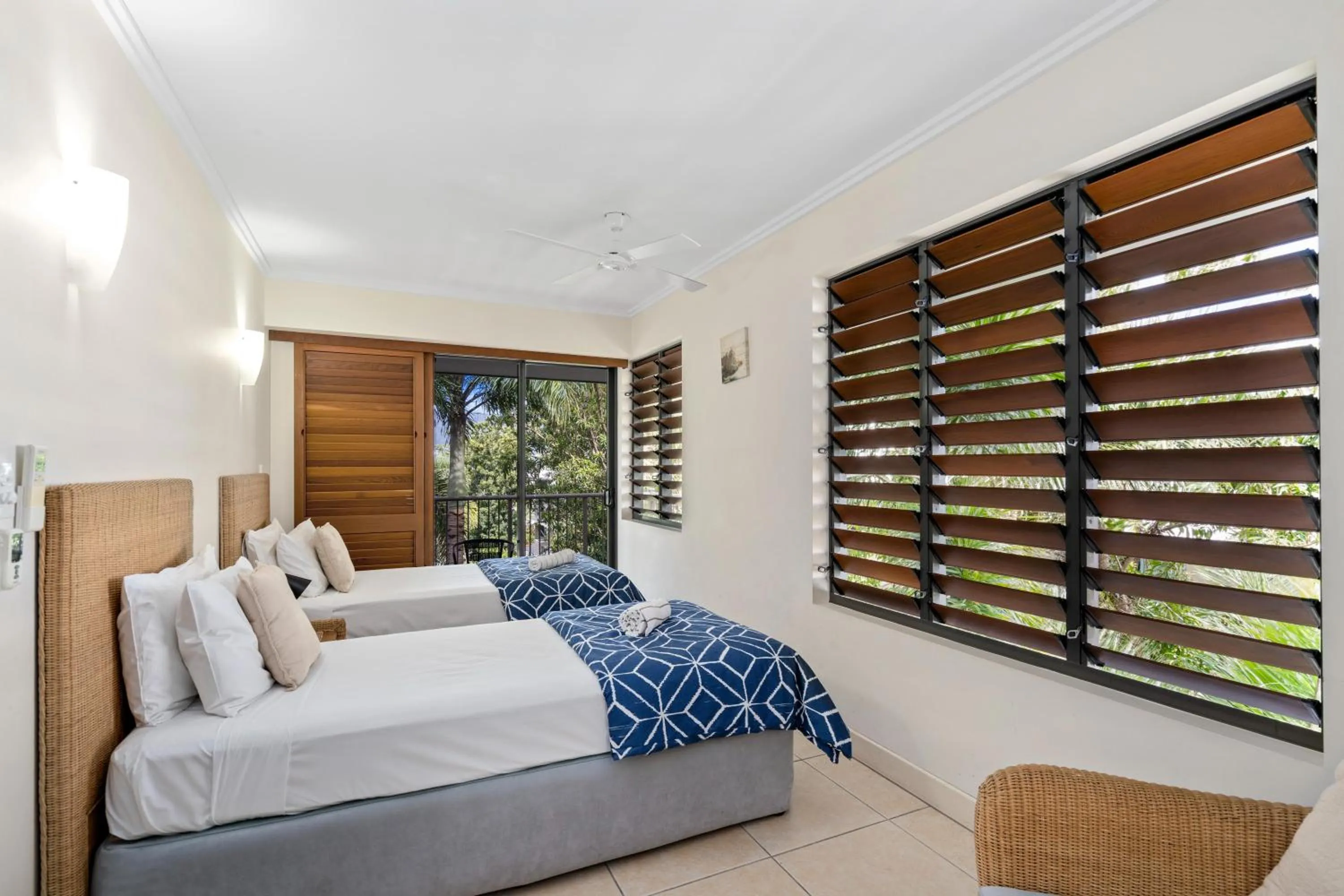 Bedroom, Bed in Sea Point on Trinity Beach