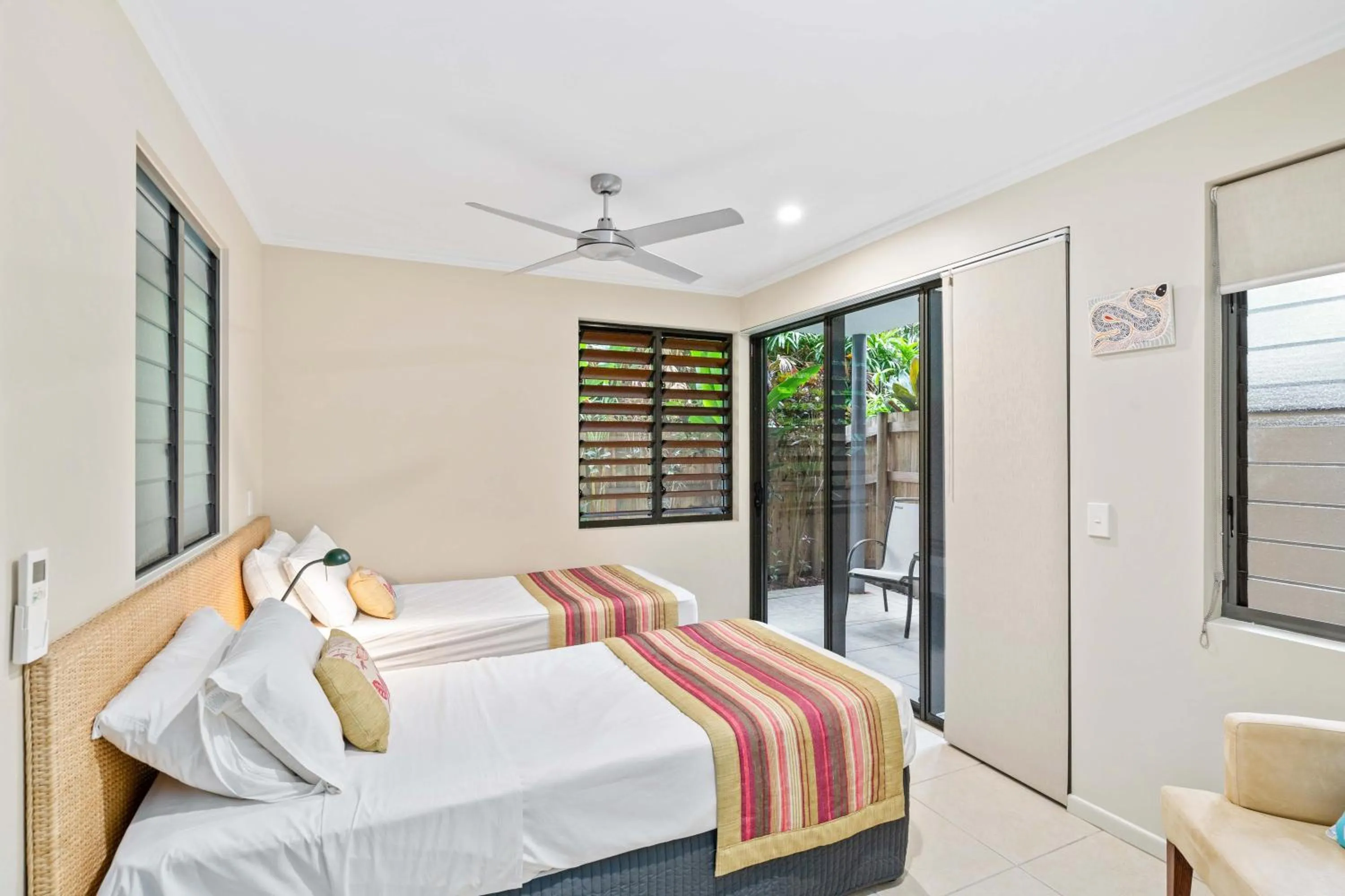 Bedroom, Bed in Sea Point on Trinity Beach