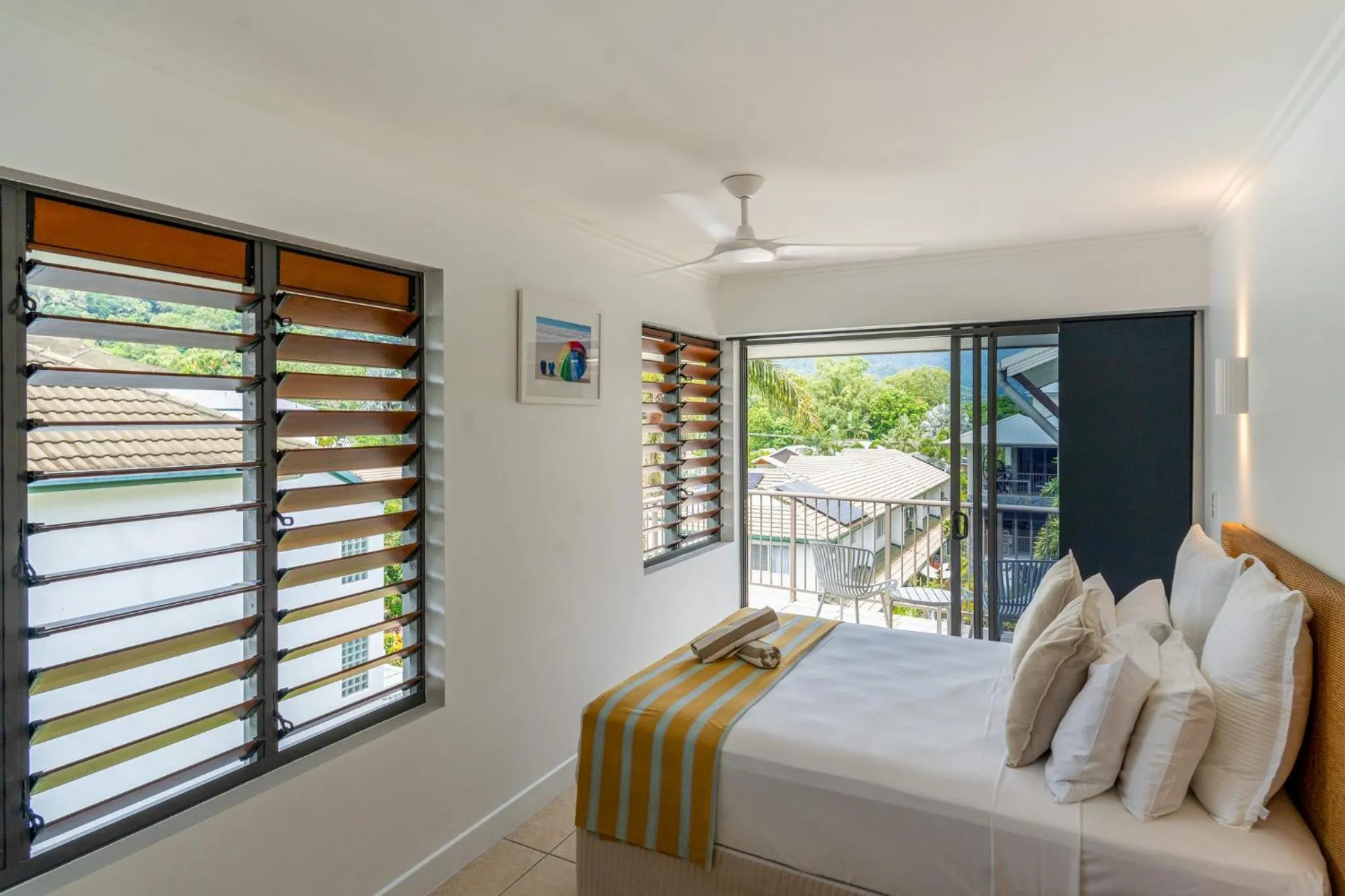 Bedroom, Bed in Sea Point on Trinity Beach