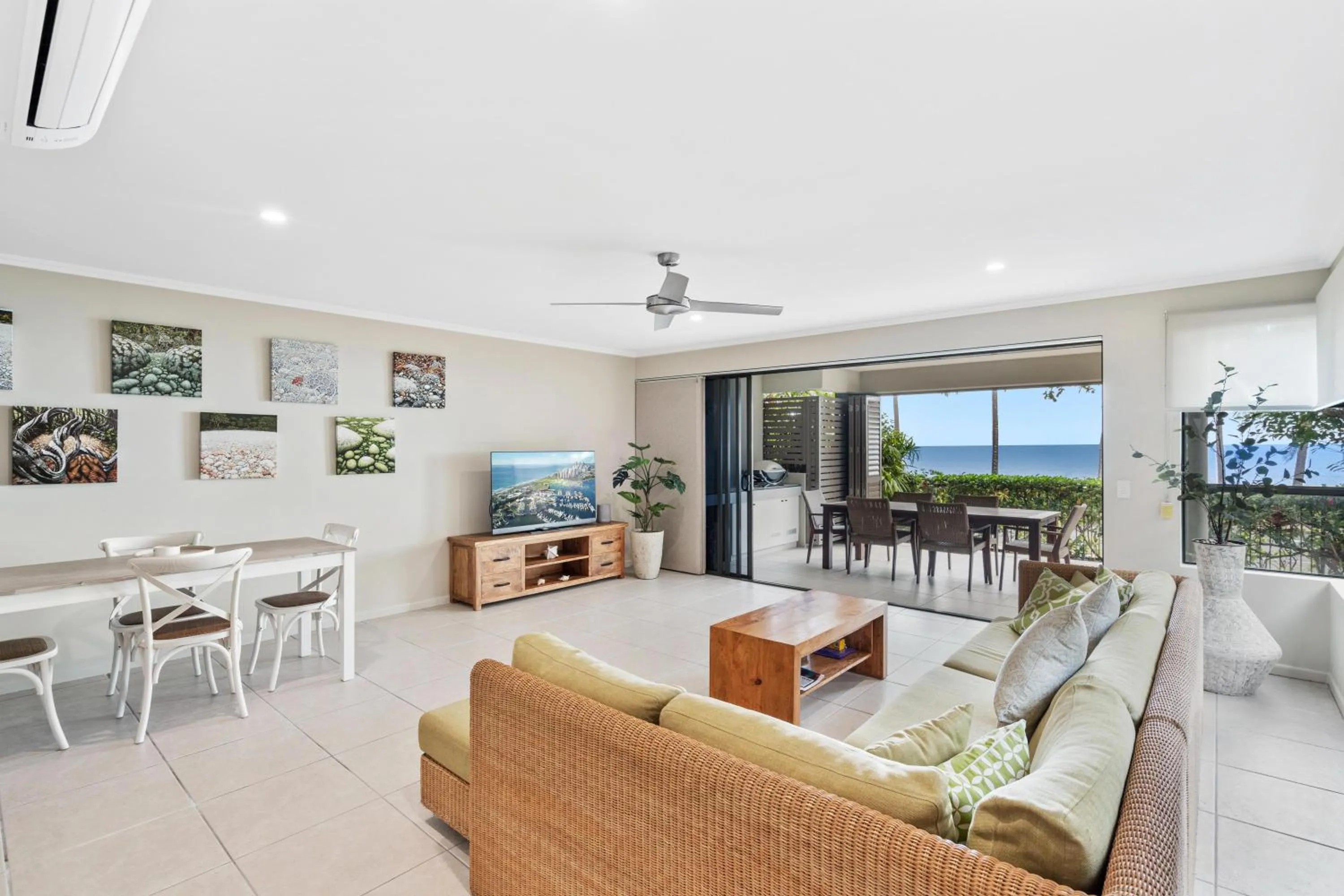 Living room in Sea Point on Trinity Beach