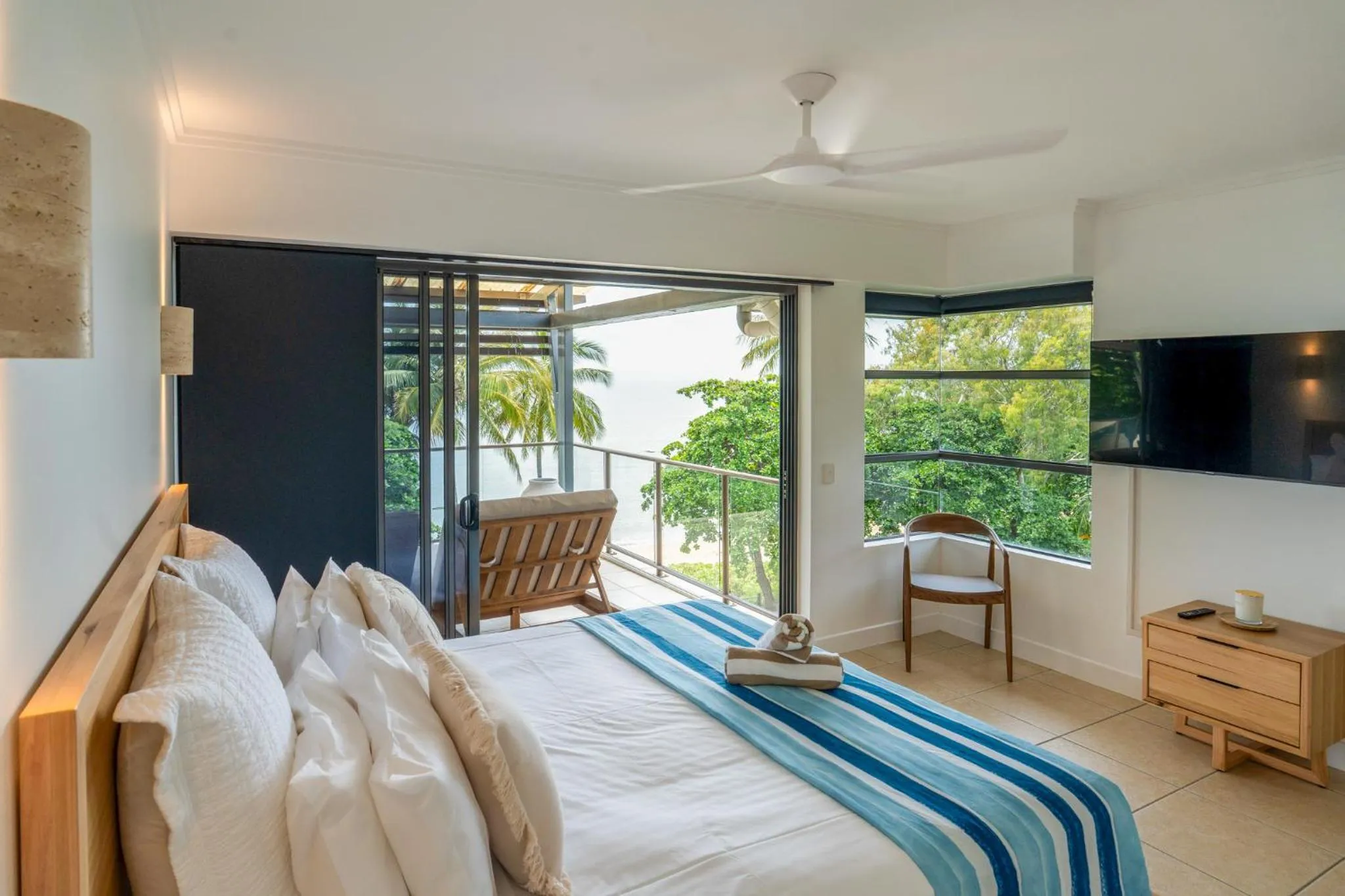 Bedroom, Bed in Sea Point on Trinity Beach