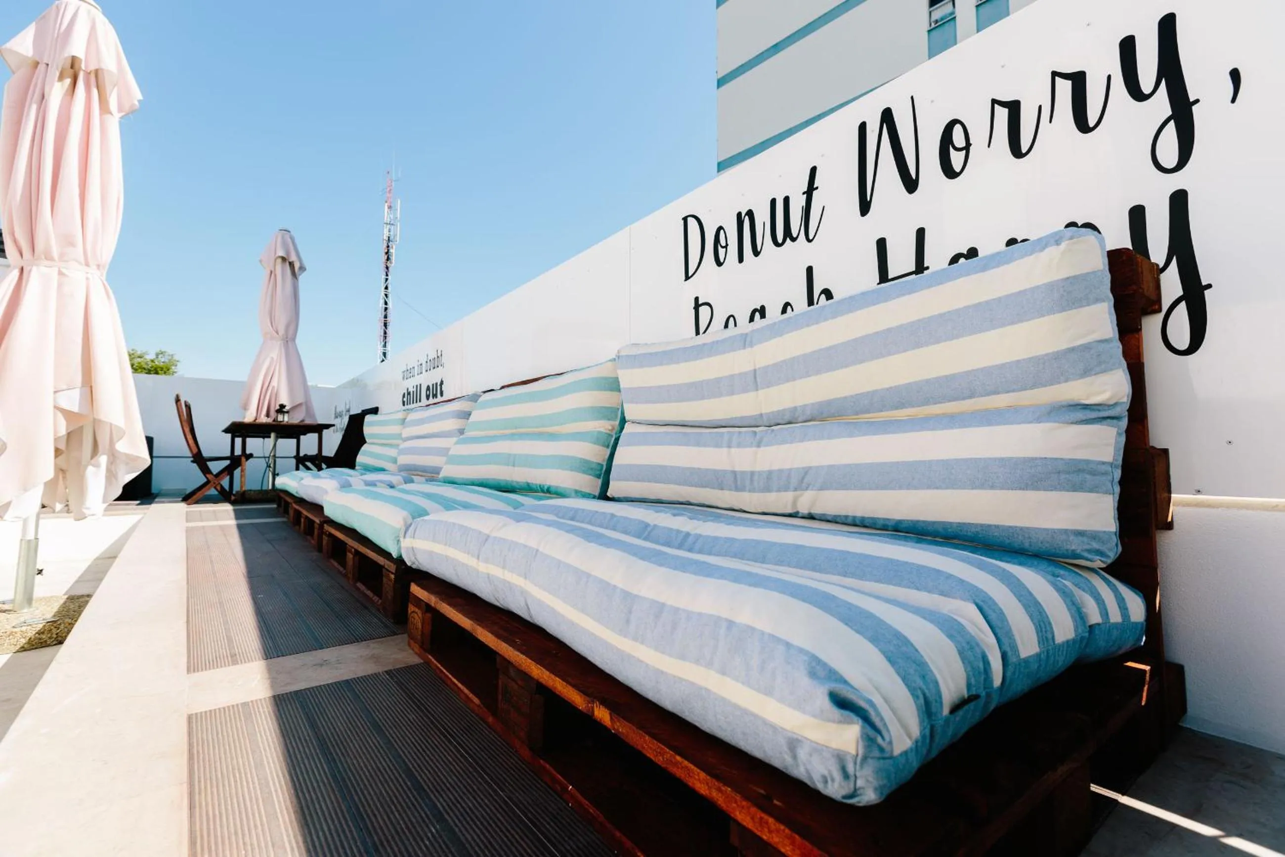 Balcony/Terrace, Bed in Lisbon South Hostel