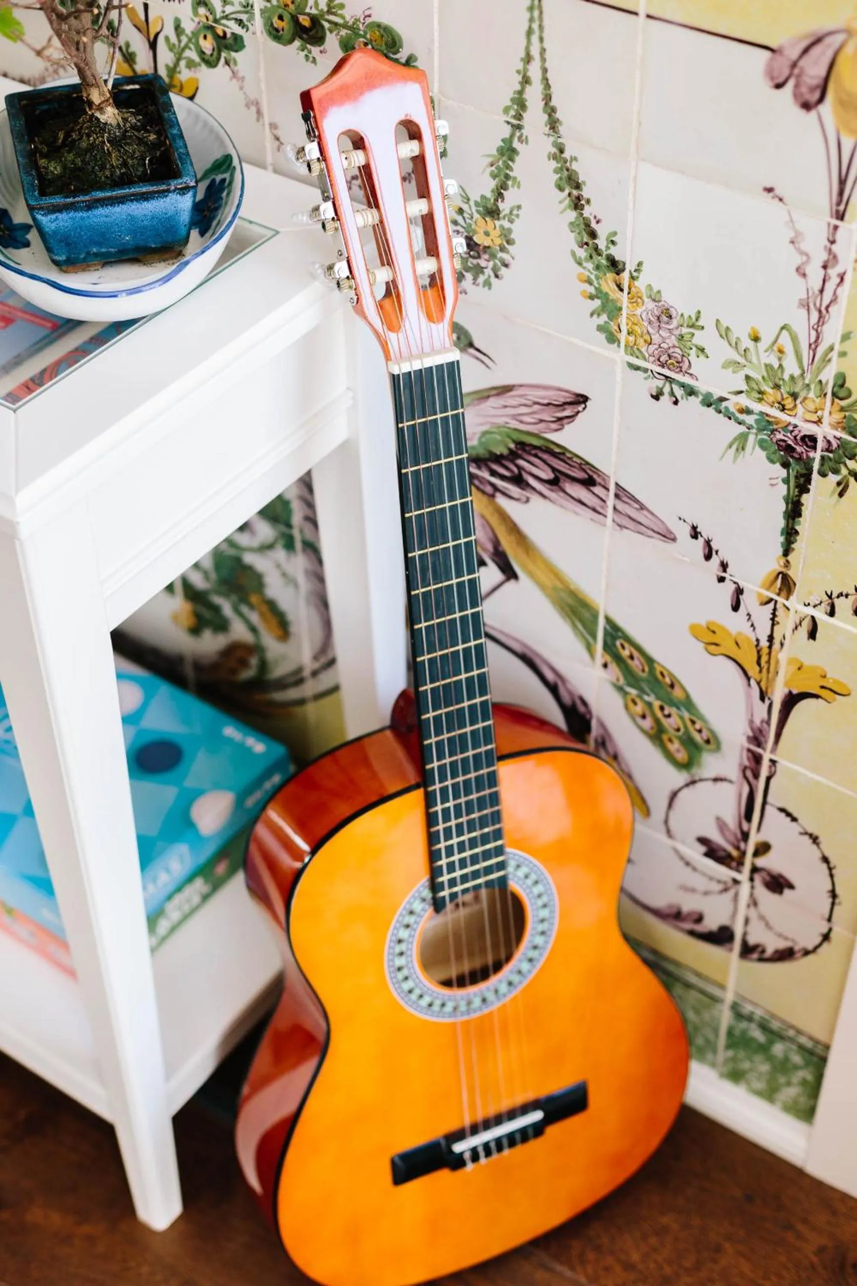Communal lounge/ TV room in Lisbon South Hostel