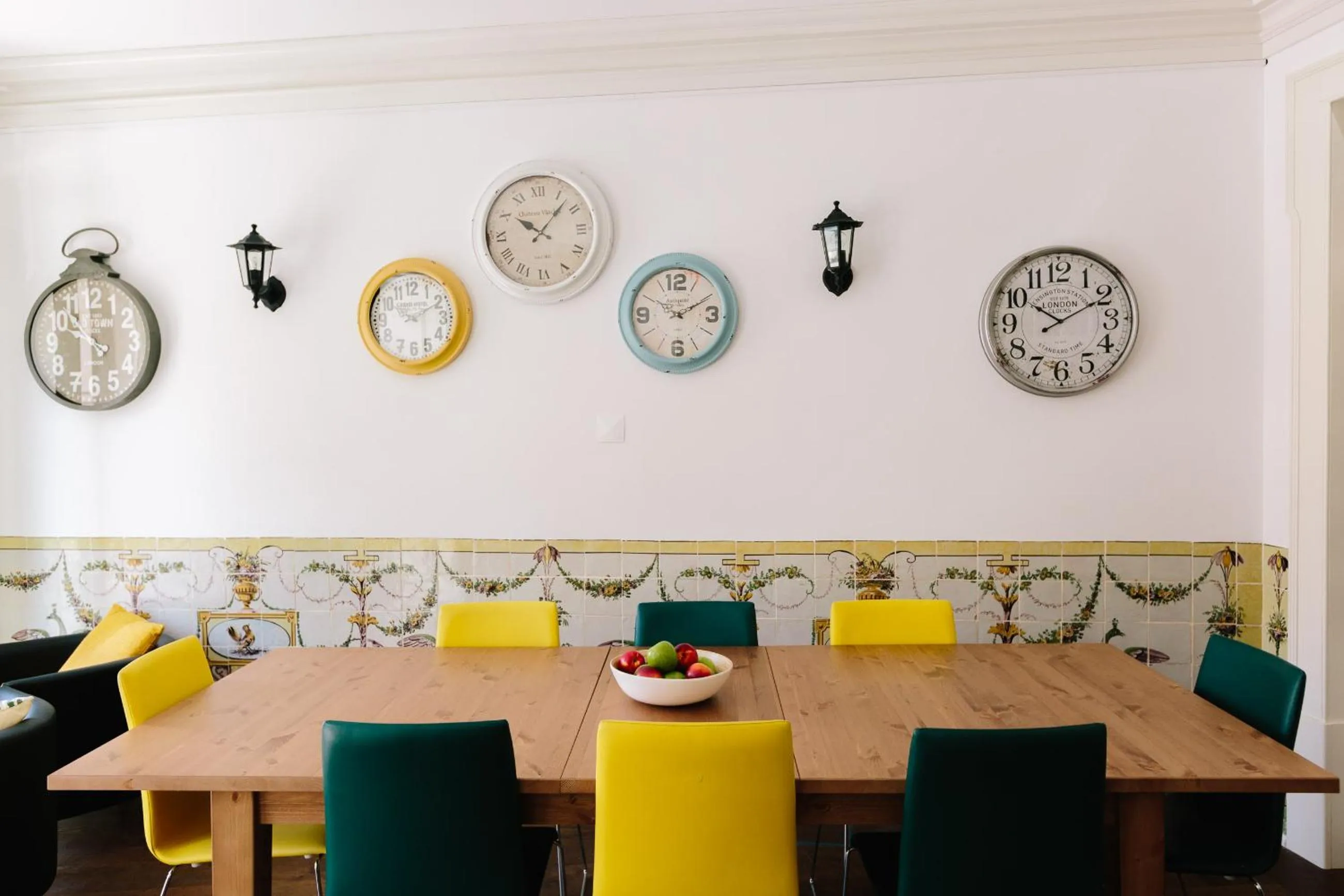 Communal lounge/ TV room in Lisbon South Hostel