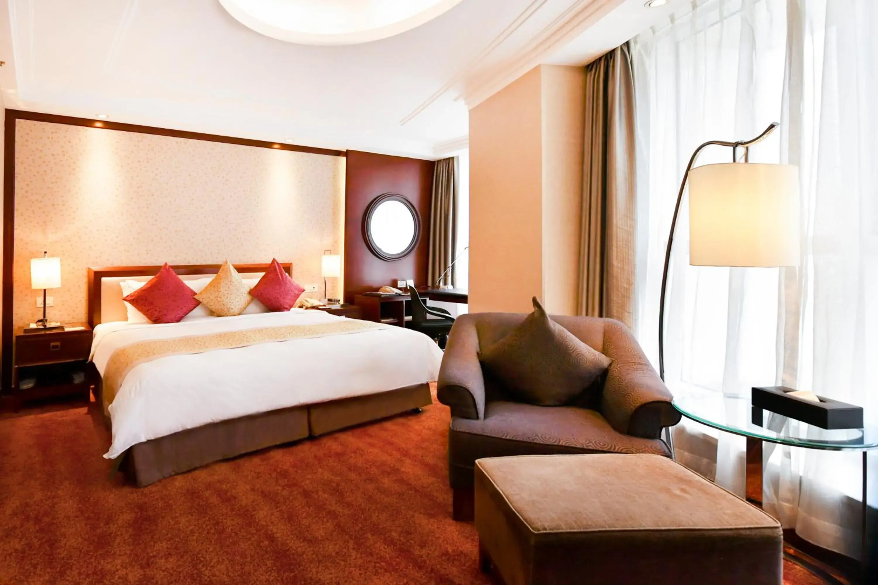 Photo of the whole room, Bed in Central Hotel Shanghai - Nanjing Road Photo of the whole room, Bed in Central Hotel Shanghai - Nanjing Road