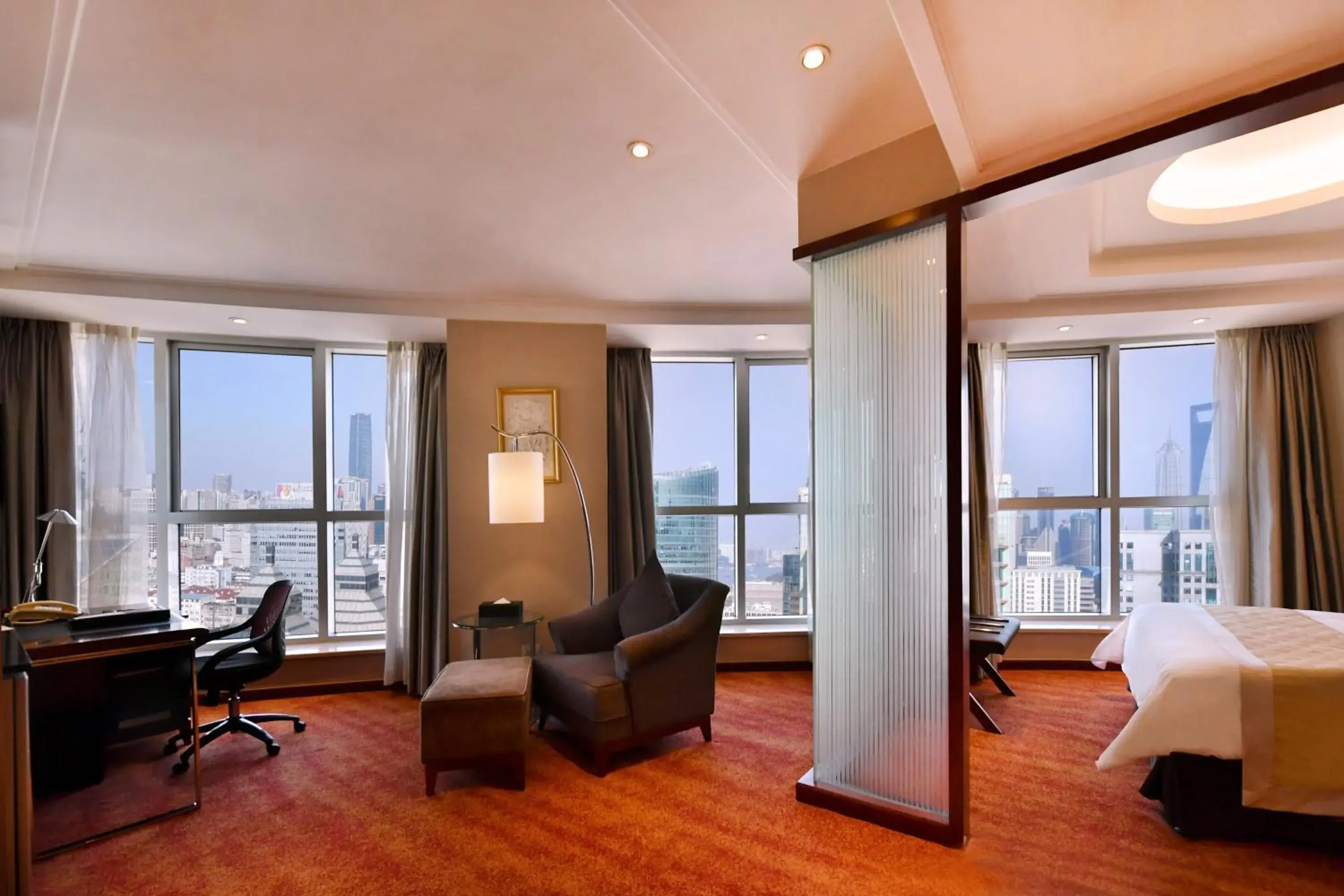 Photo of the whole room, Bed in Central Hotel Shanghai - Nanjing Road Photo of the whole room, Bed in Central Hotel Shanghai - Nanjing Road