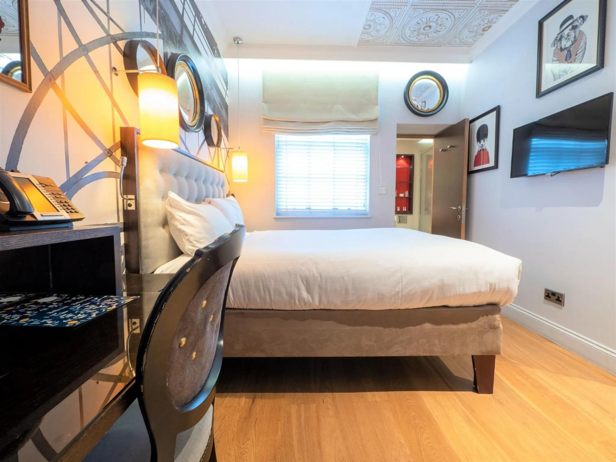 Photo of the whole room, Bed in Hotel Indigo London Hyde Park Paddington by IHG