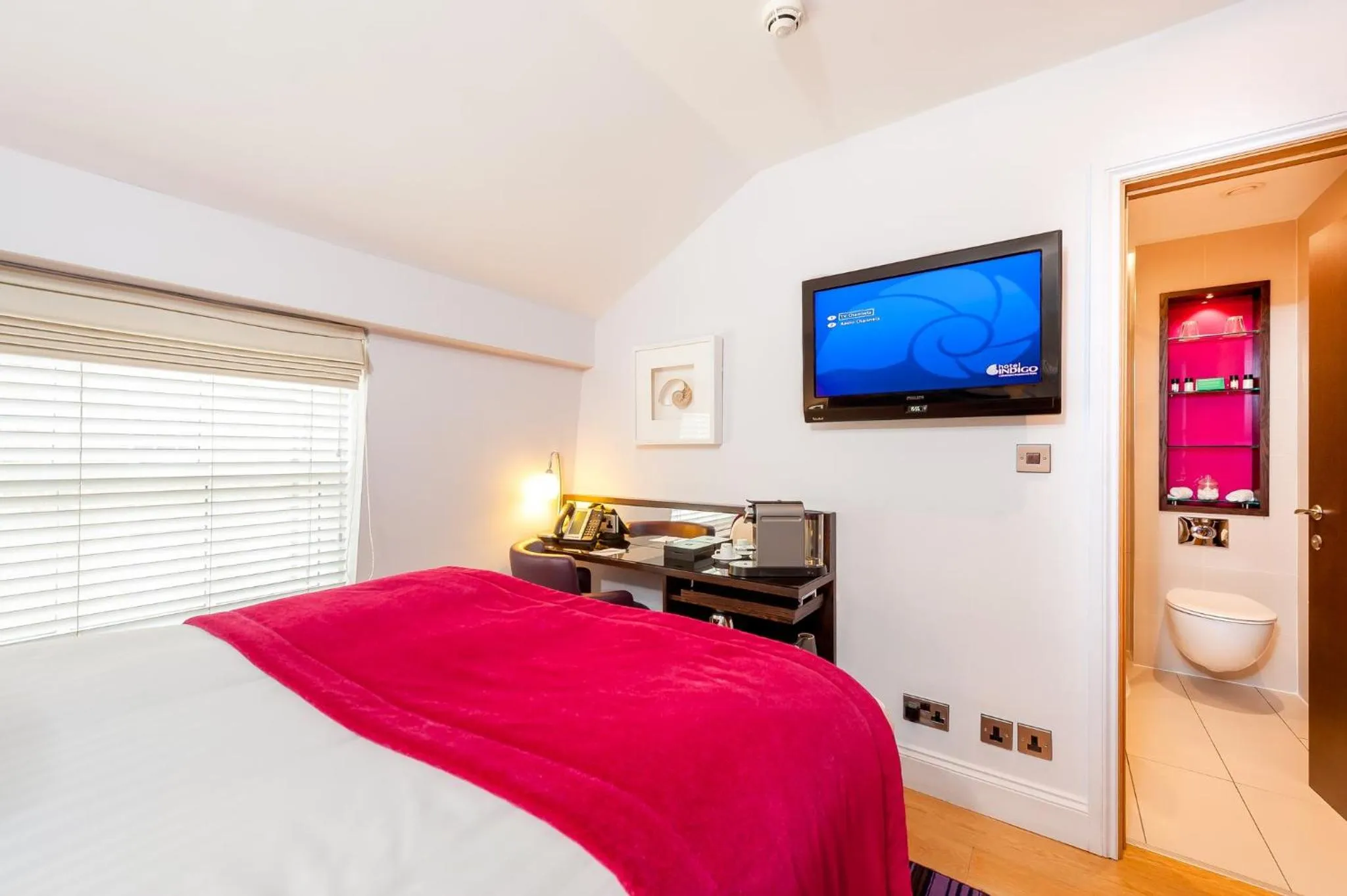 Photo of the whole room, Bed in Hotel Indigo London Hyde Park Paddington by IHG