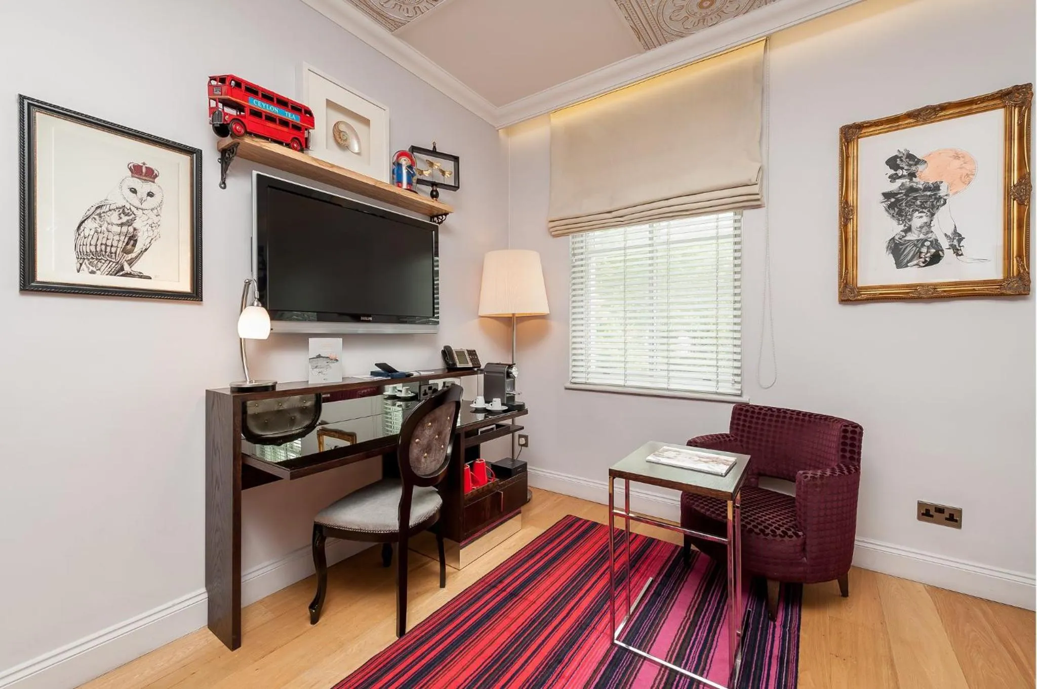 Photo of the whole room in Hotel Indigo London Hyde Park Paddington by IHG