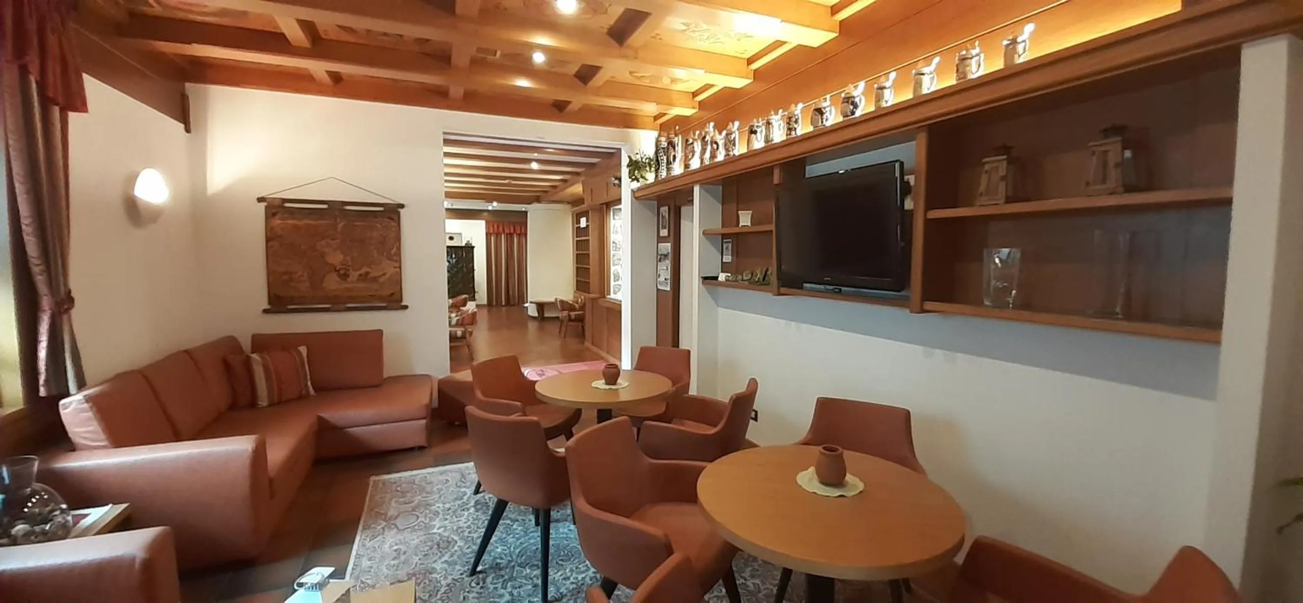 Communal lounge/ TV room in Hotel Miramonti